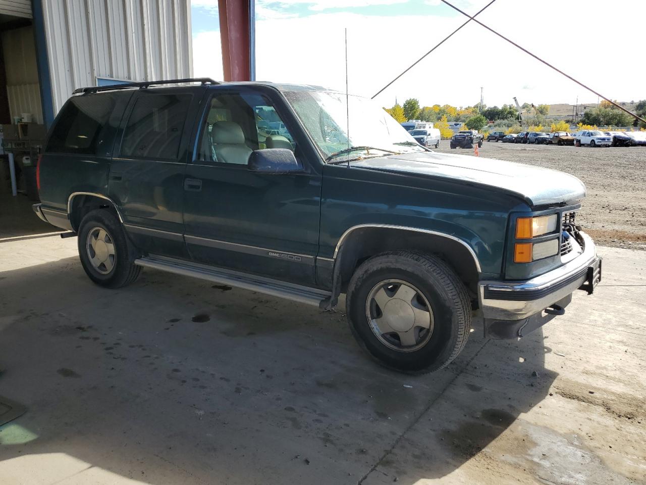 Photo 3 VIN: 1GKEK13R2VJ753938 - GMC YUKON 