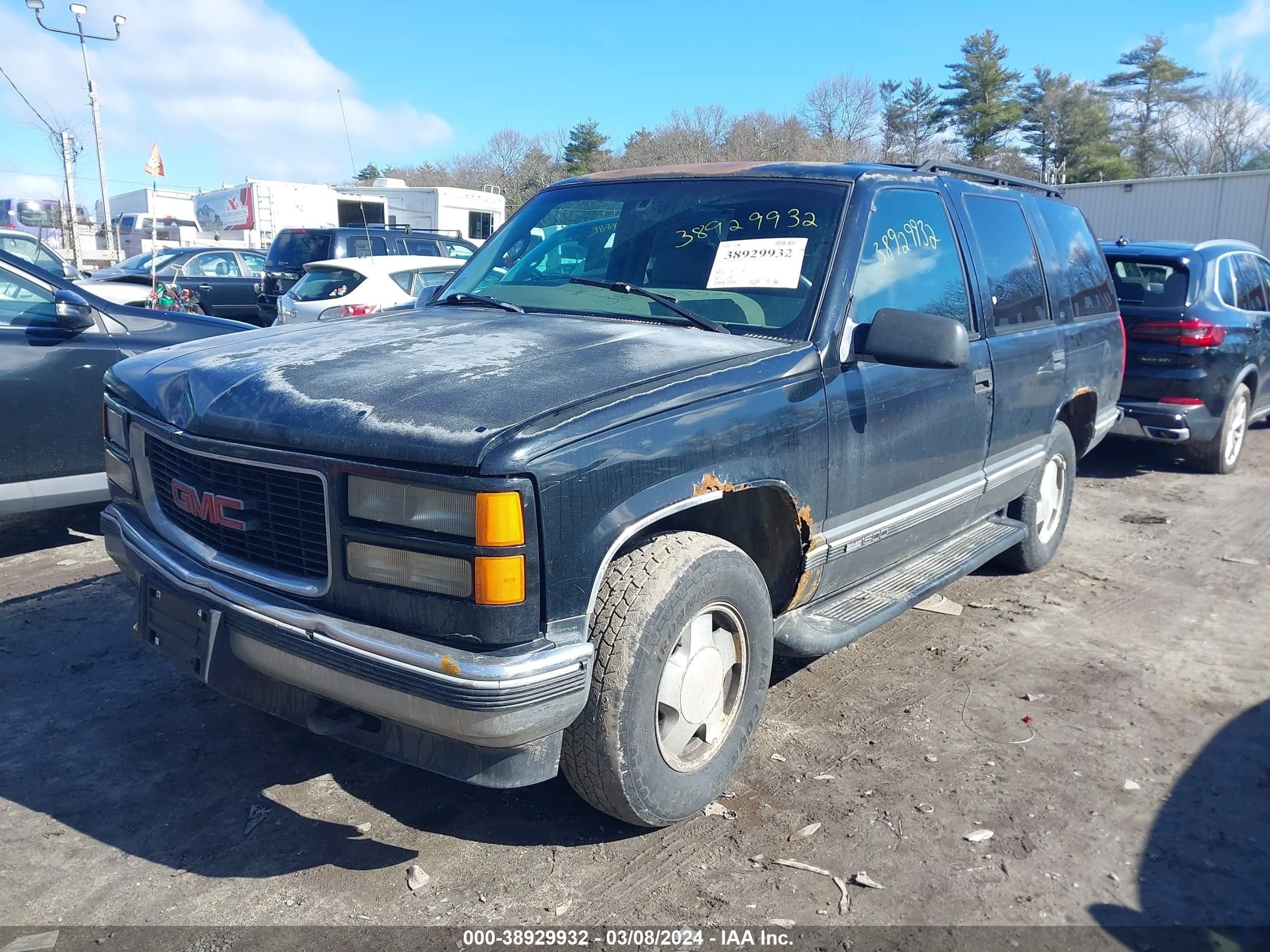 Photo 1 VIN: 1GKEK13R2XJ754901 - GMC YUKON 