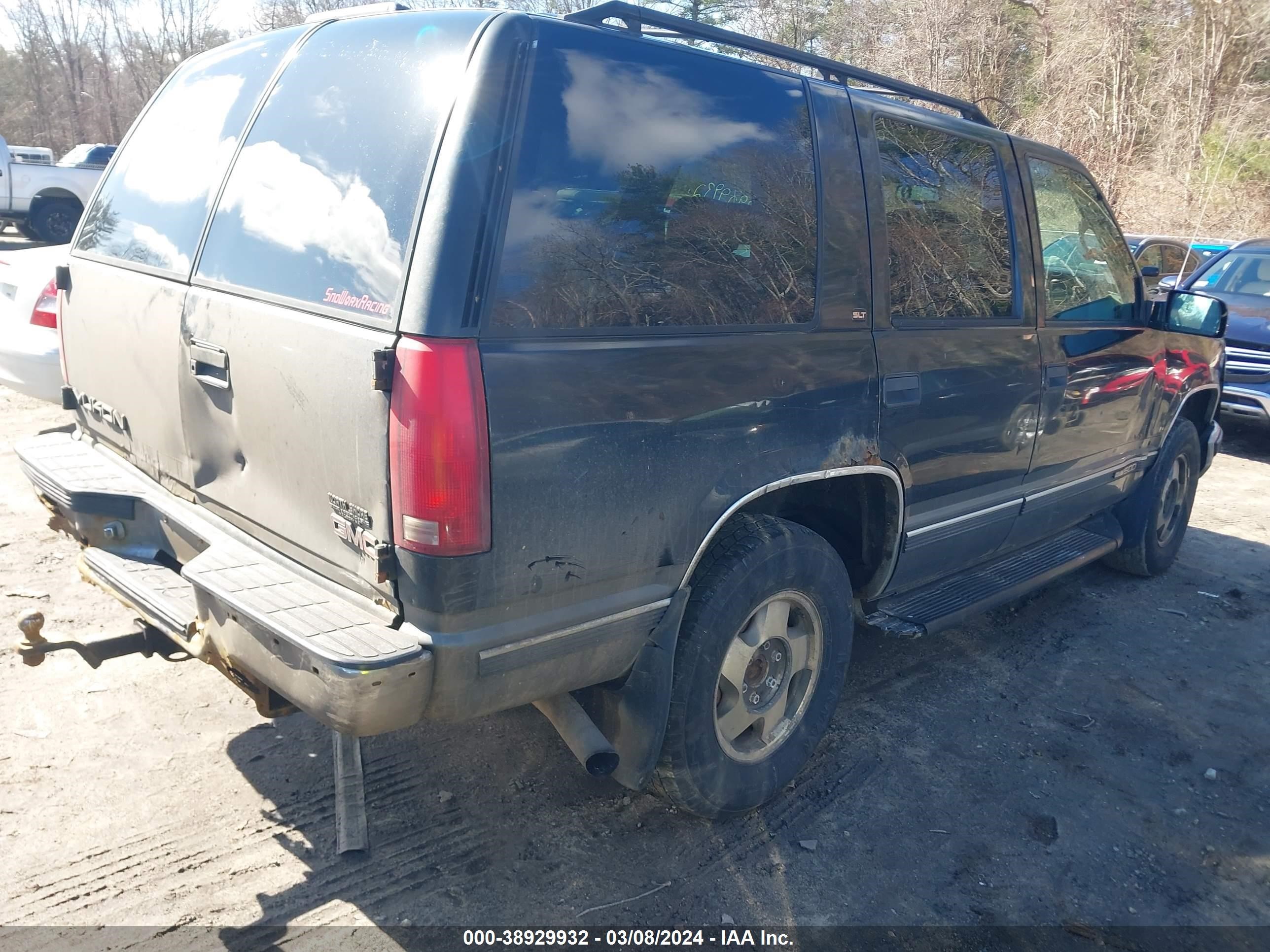 Photo 3 VIN: 1GKEK13R2XJ754901 - GMC YUKON 