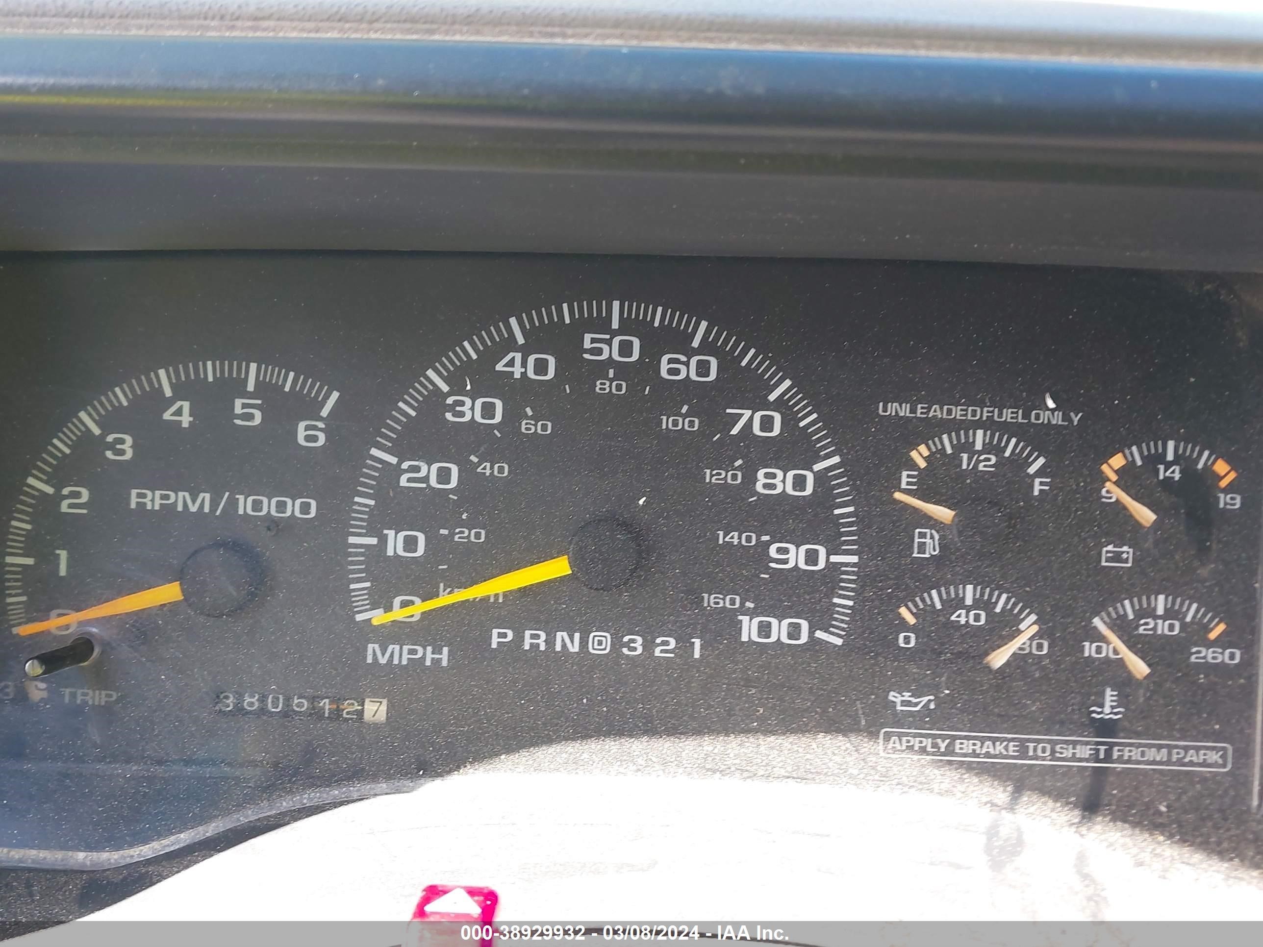 Photo 6 VIN: 1GKEK13R2XJ754901 - GMC YUKON 