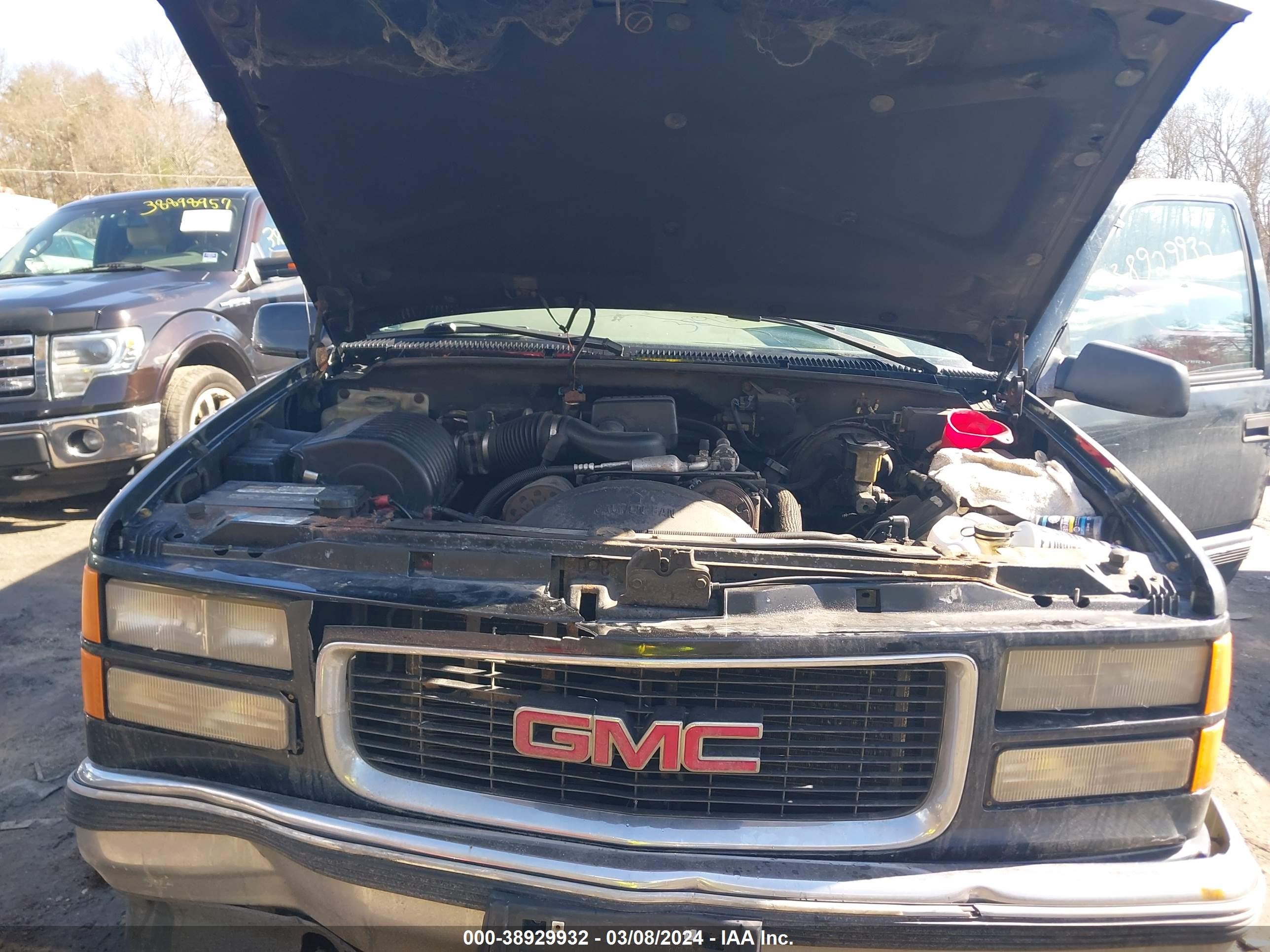 Photo 9 VIN: 1GKEK13R2XJ754901 - GMC YUKON 