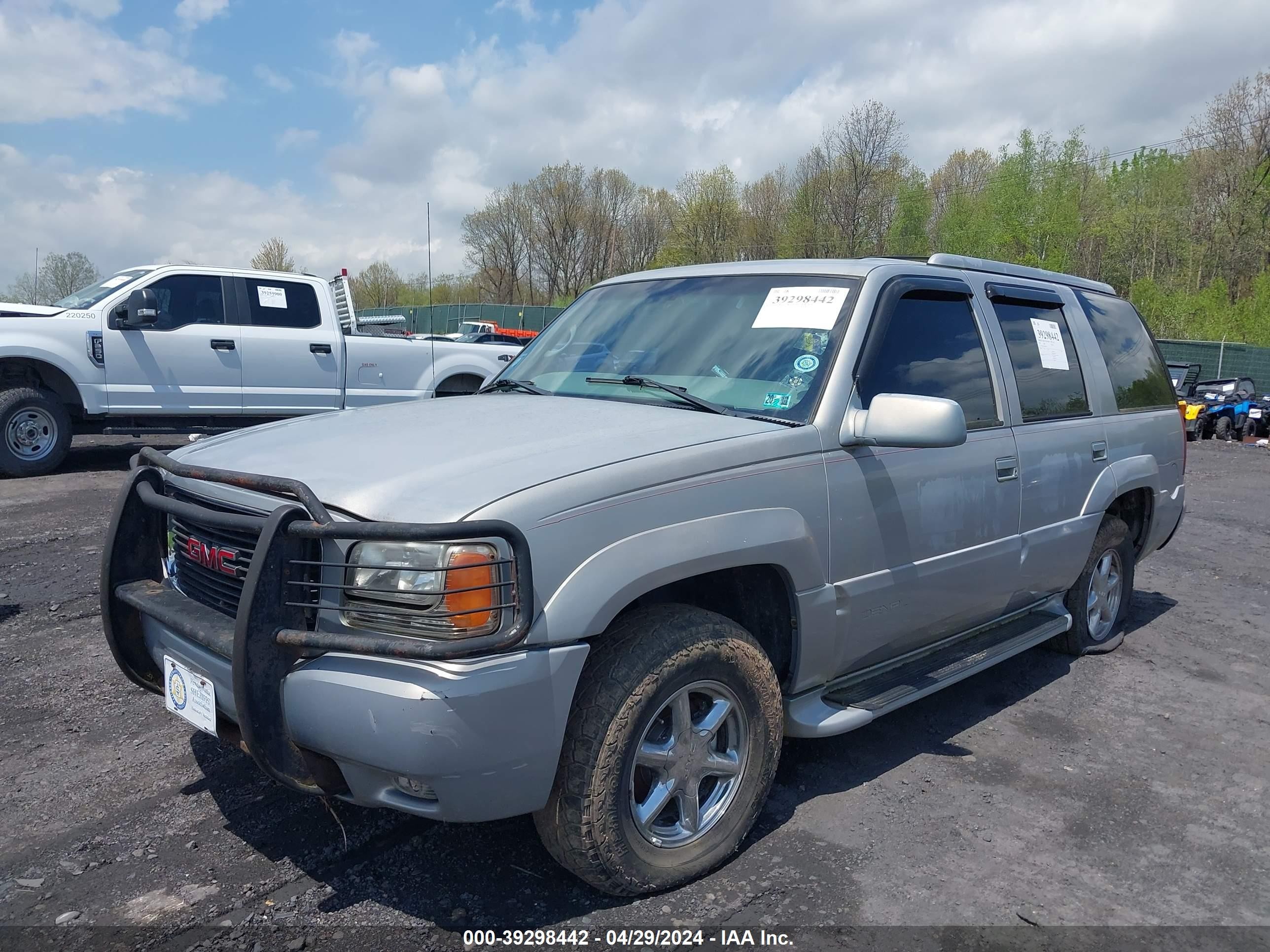 Photo 1 VIN: 1GKEK13R2XR916270 - GMC YUKON 