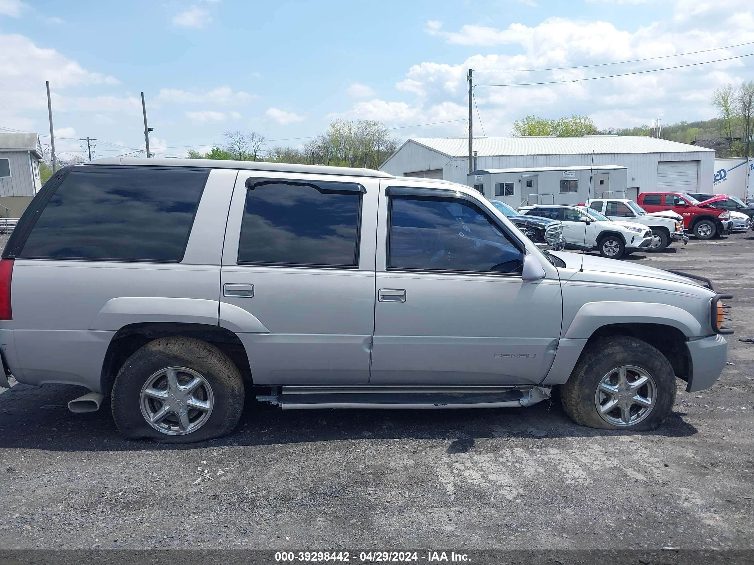 Photo 5 VIN: 1GKEK13R2XR916270 - GMC YUKON 