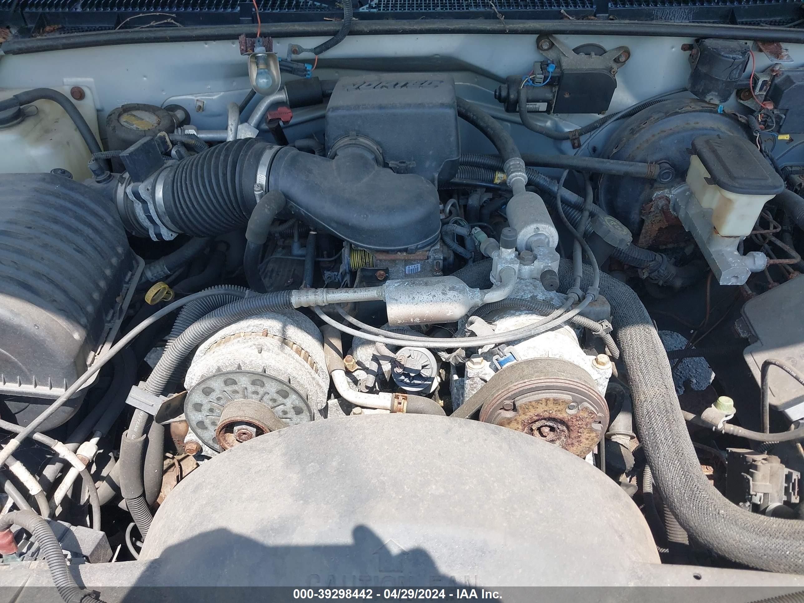 Photo 9 VIN: 1GKEK13R2XR916270 - GMC YUKON 