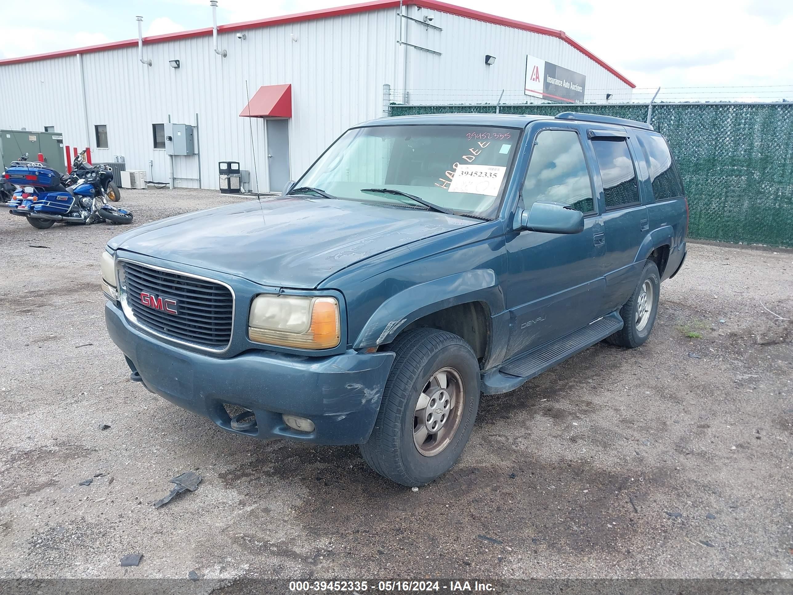 Photo 1 VIN: 1GKEK13R2YR160800 - GMC YUKON 