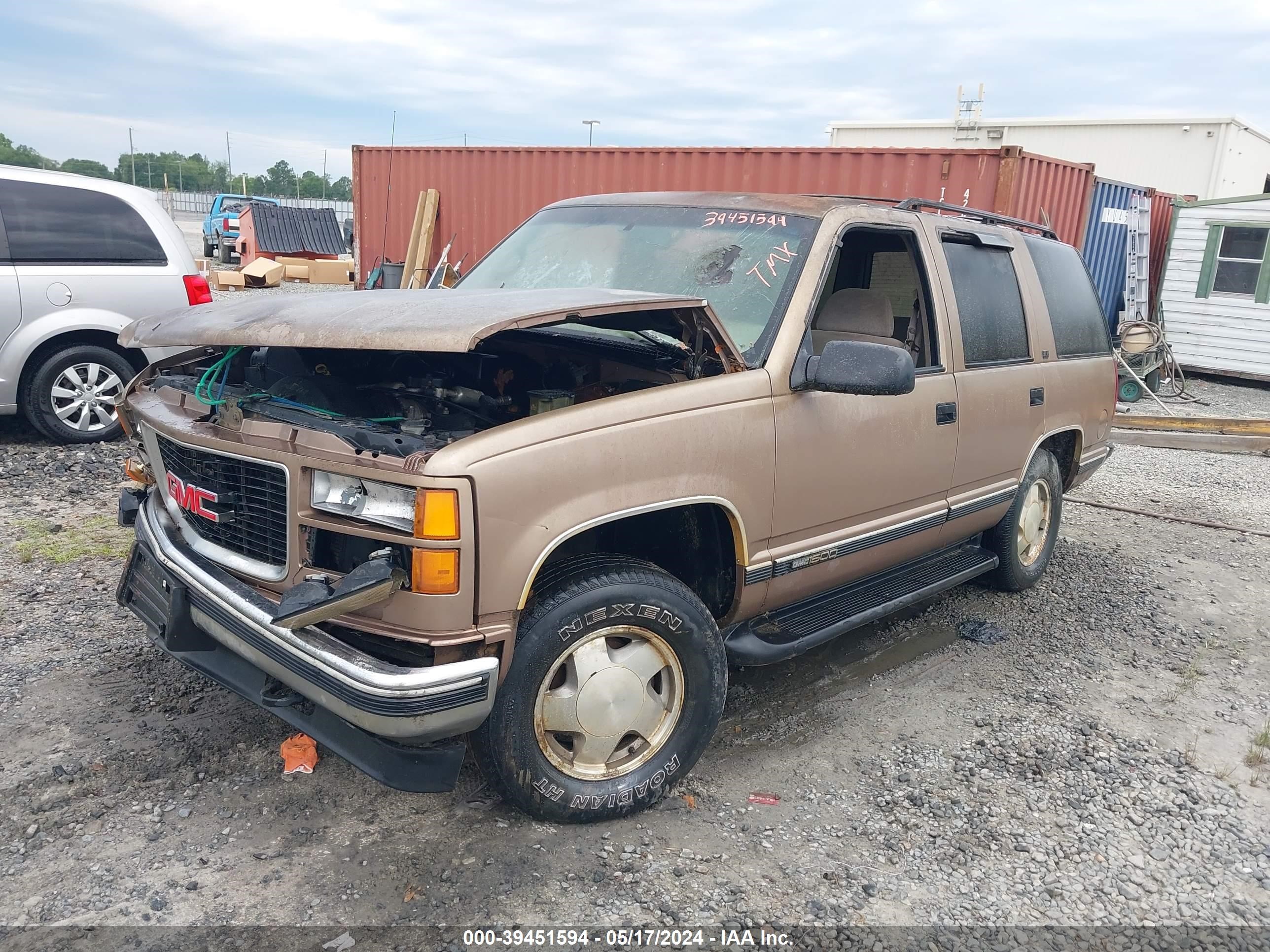 Photo 1 VIN: 1GKEK13R3TJ705197 - GMC YUKON 