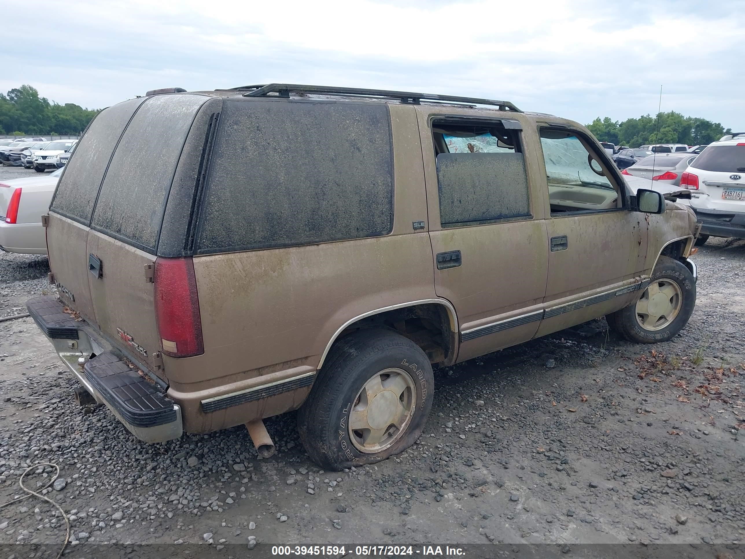 Photo 3 VIN: 1GKEK13R3TJ705197 - GMC YUKON 