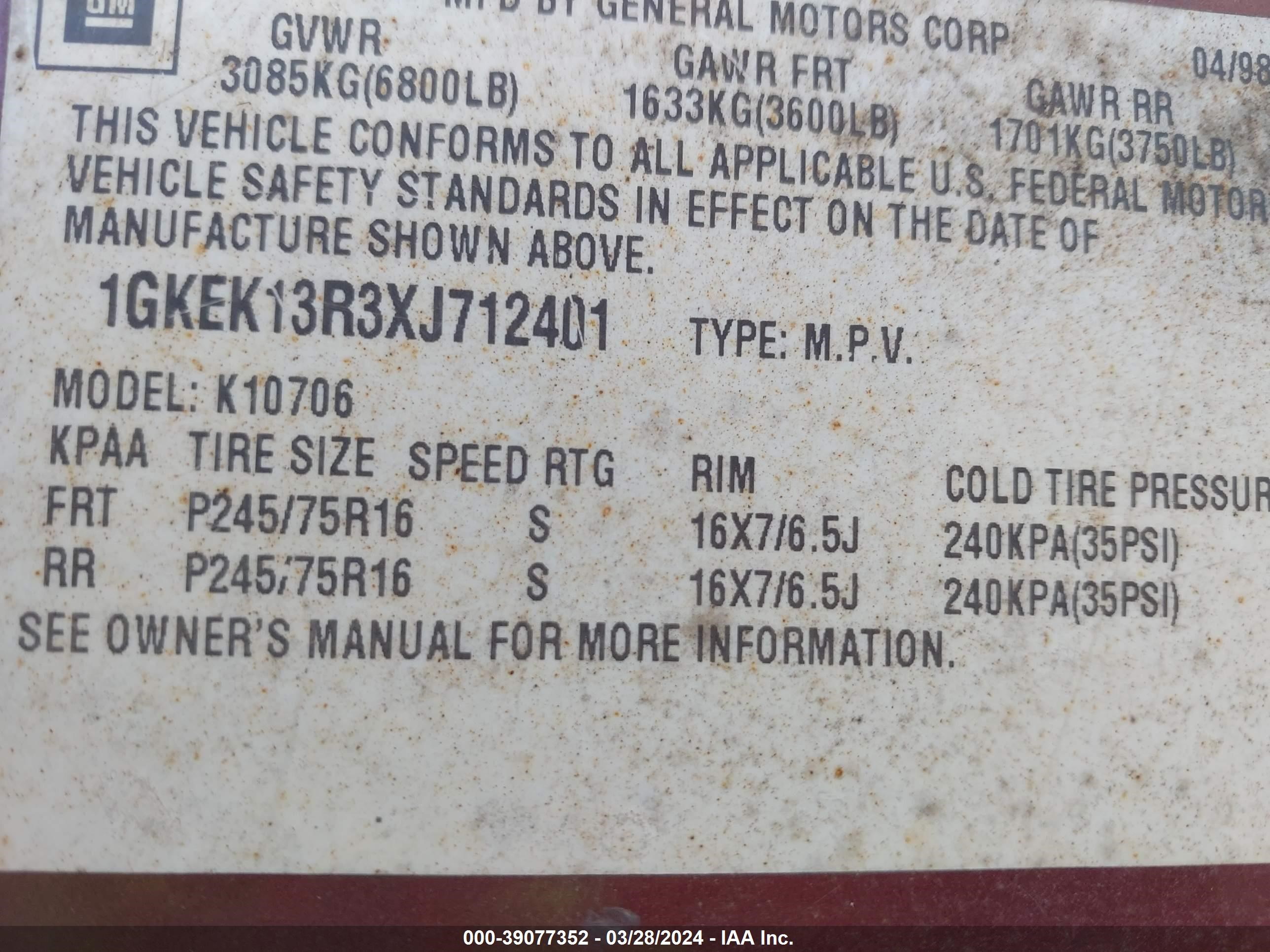 Photo 8 VIN: 1GKEK13R3XJ712401 - GMC YUKON 