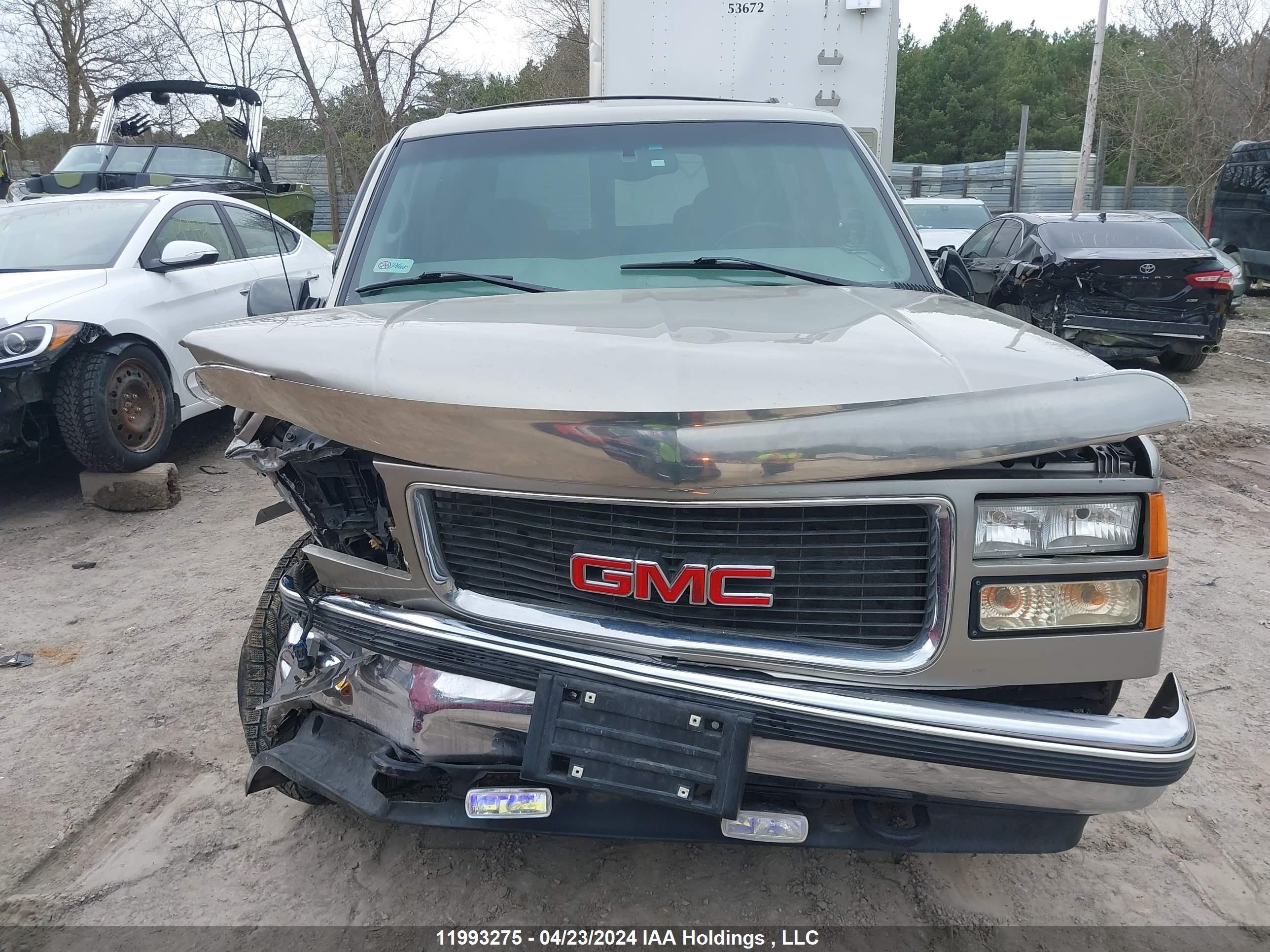 Photo 12 VIN: 1GKEK13R3XJ739632 - GMC YUKON 