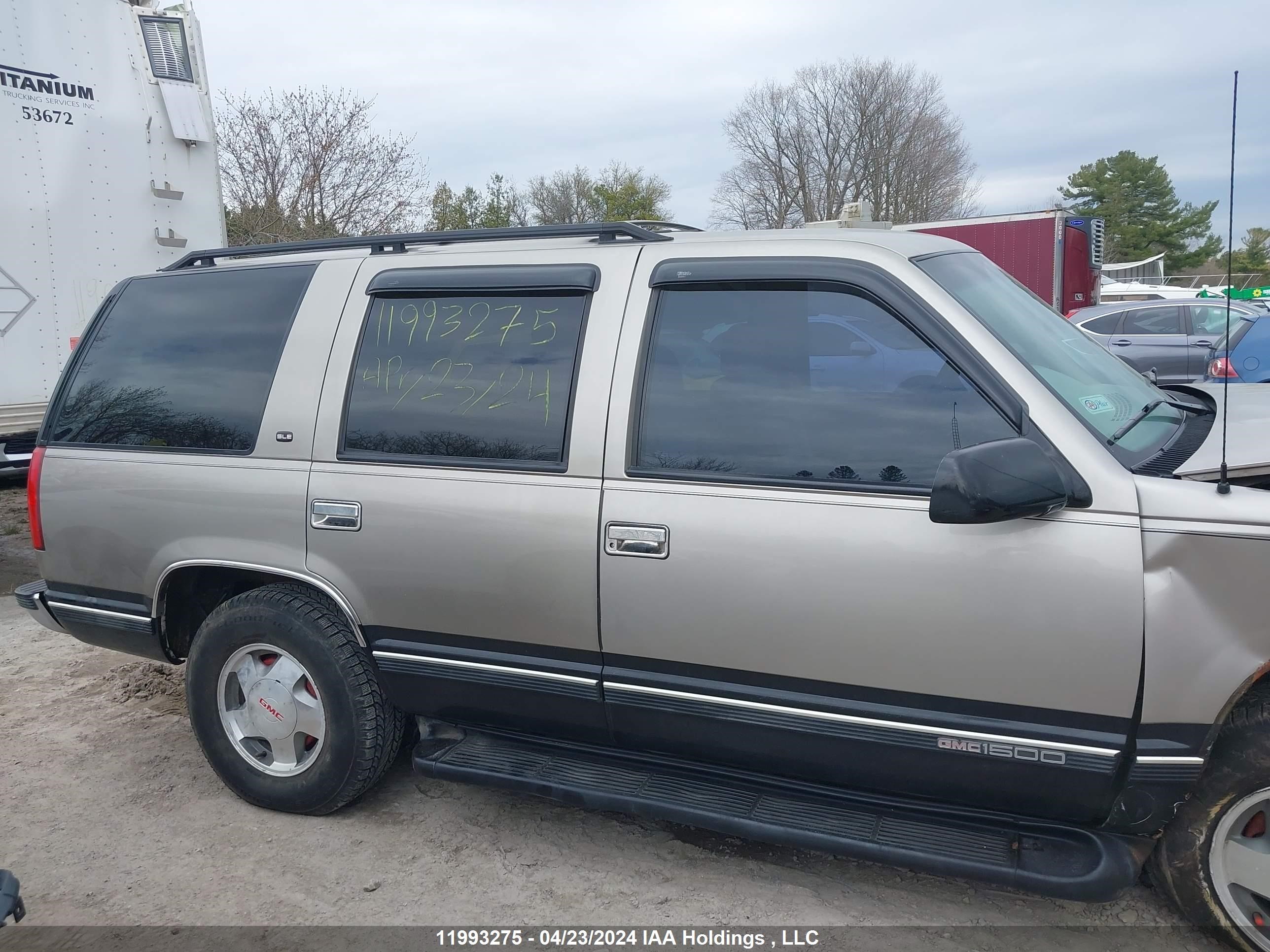 Photo 13 VIN: 1GKEK13R3XJ739632 - GMC YUKON 