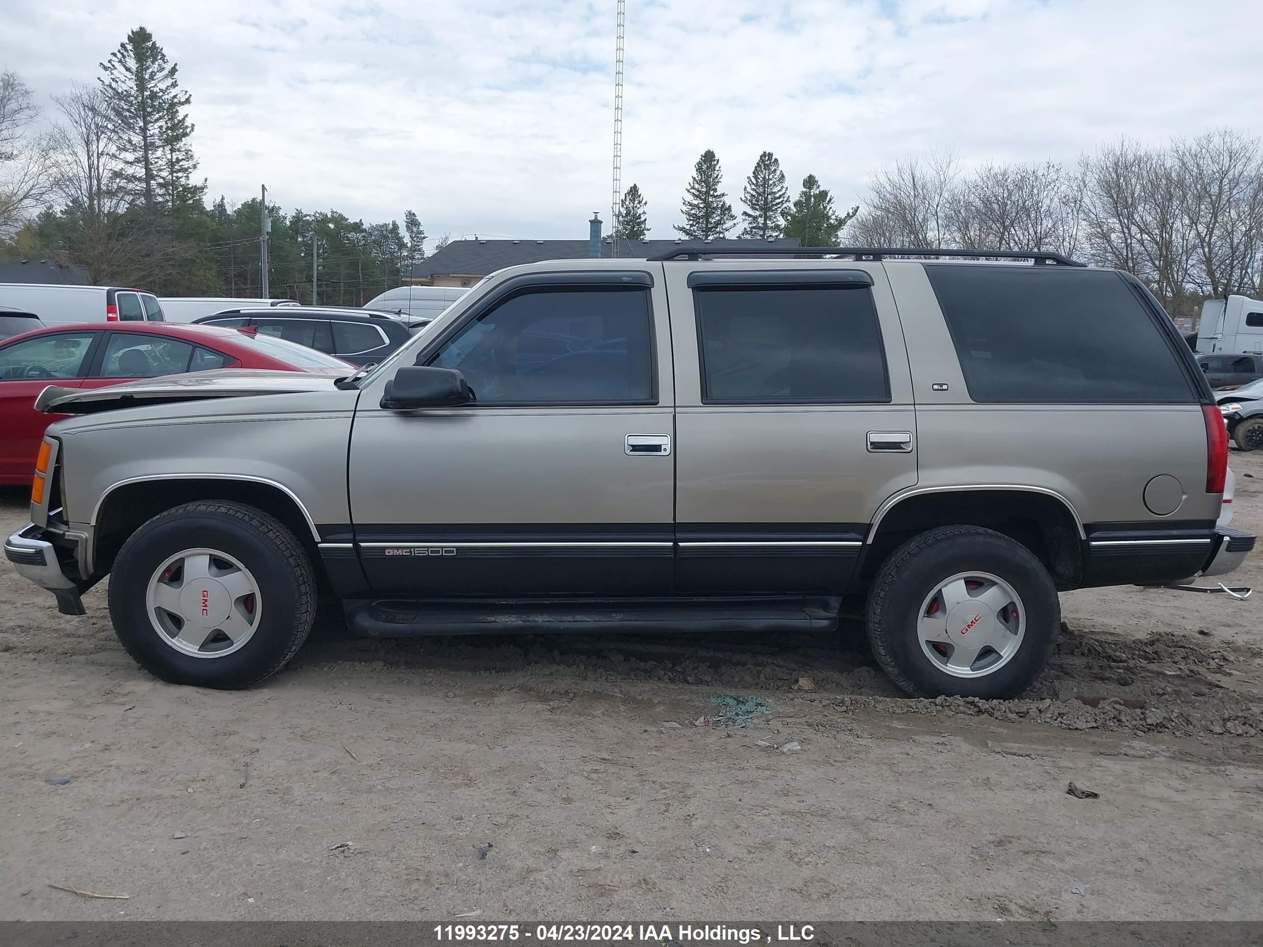 Photo 14 VIN: 1GKEK13R3XJ739632 - GMC YUKON 