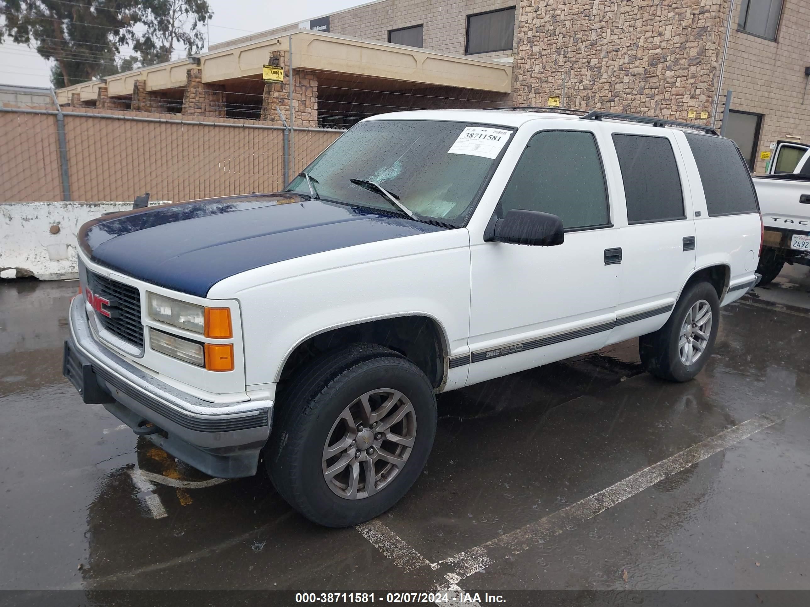 Photo 1 VIN: 1GKEK13R5TJ748598 - GMC YUKON 