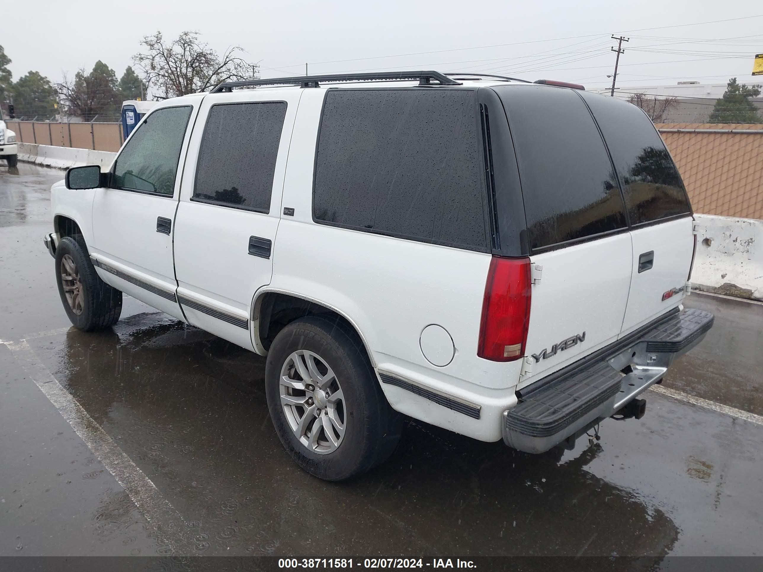 Photo 2 VIN: 1GKEK13R5TJ748598 - GMC YUKON 