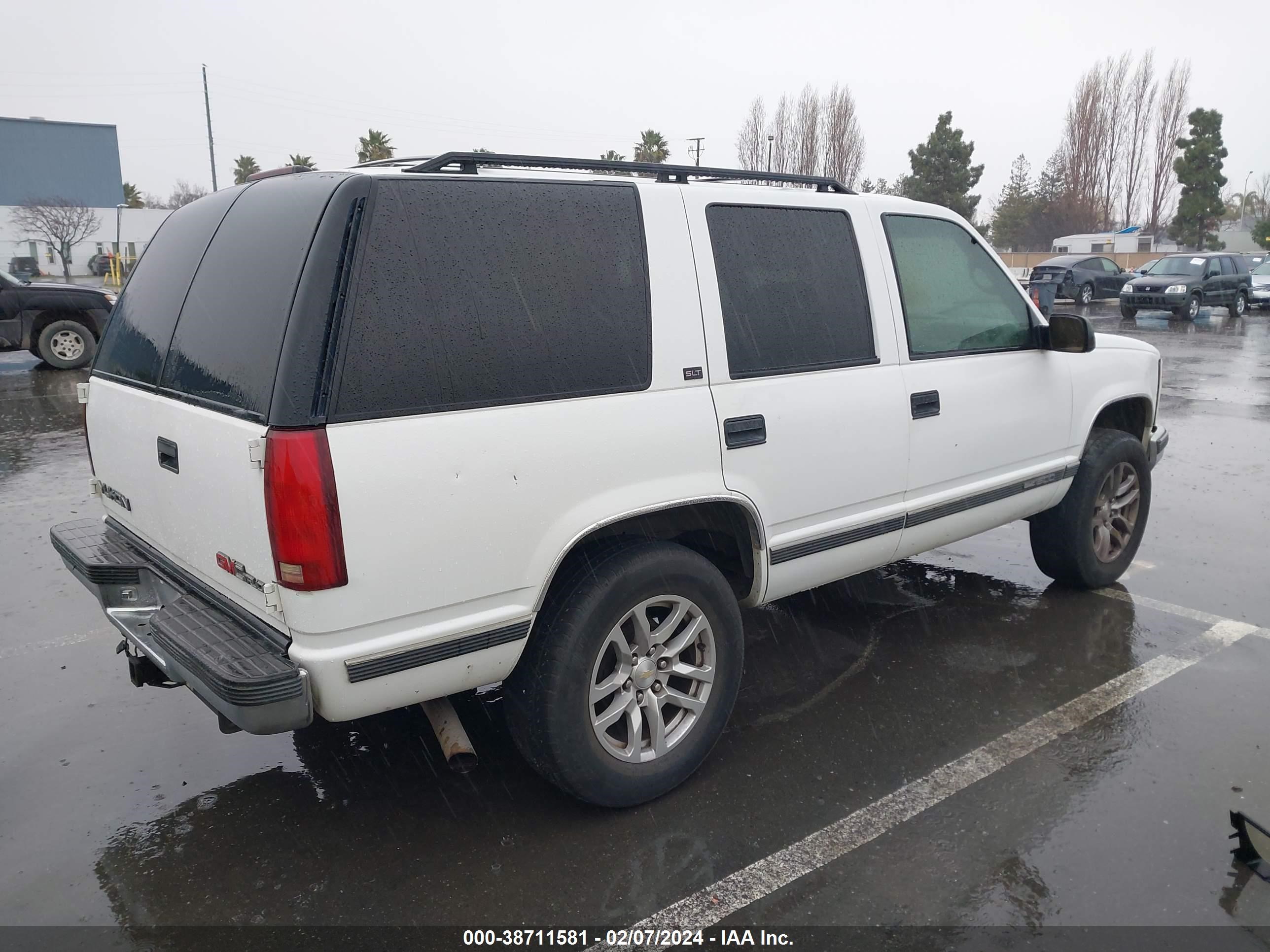 Photo 3 VIN: 1GKEK13R5TJ748598 - GMC YUKON 