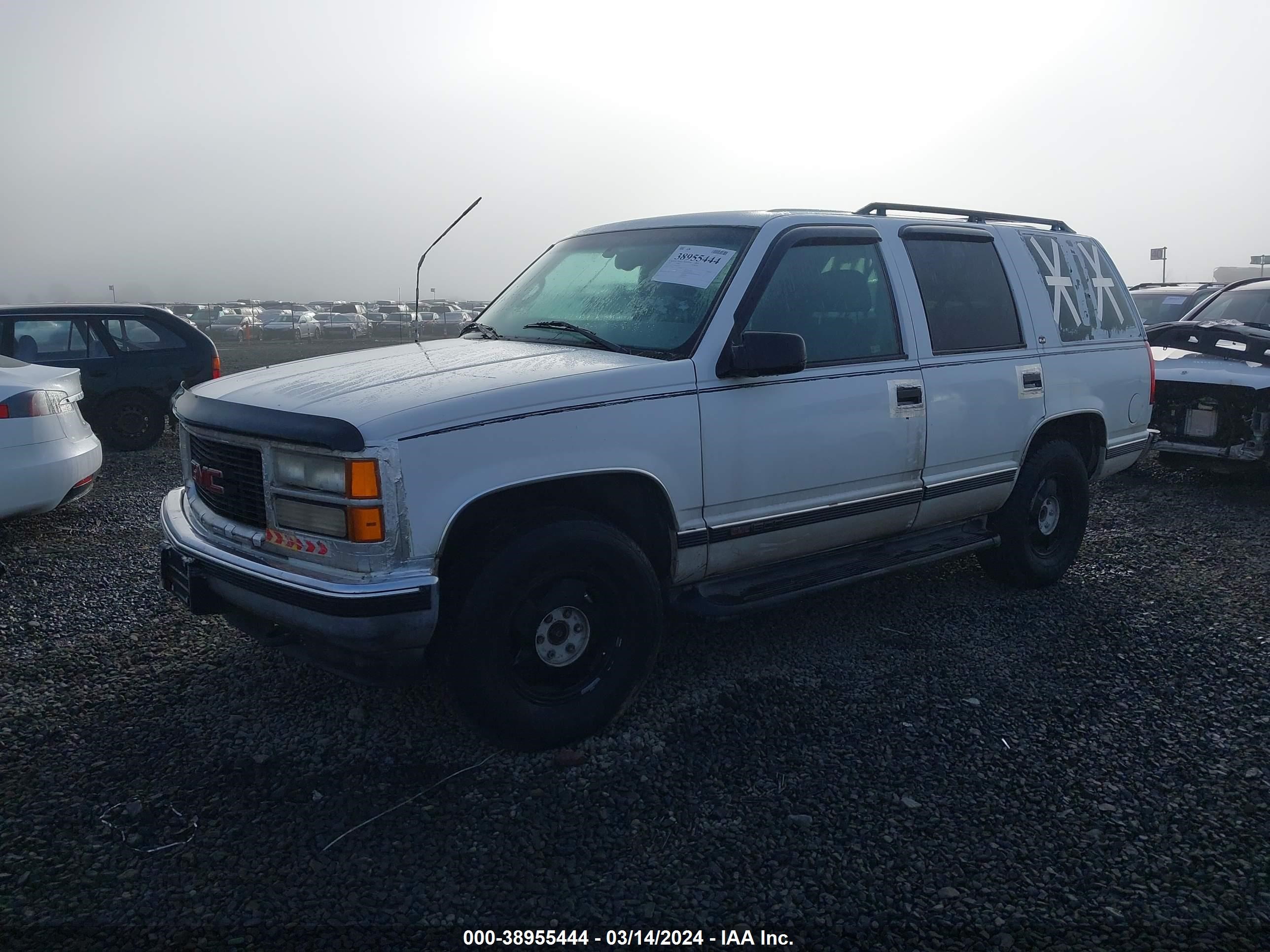 Photo 1 VIN: 1GKEK13R5XJ763933 - GMC YUKON 