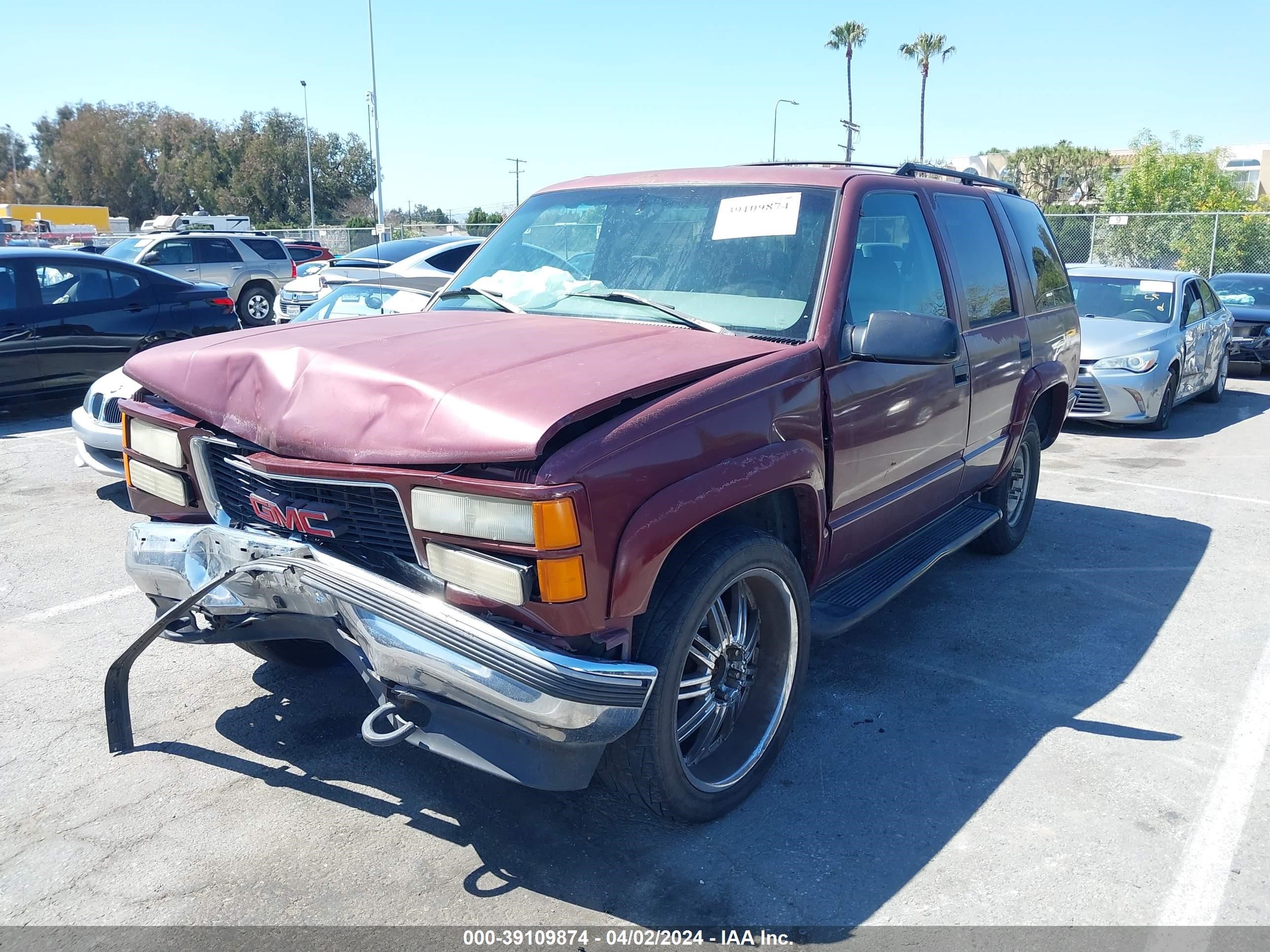 Photo 1 VIN: 1GKEK13R6XJ750138 - GMC YUKON 