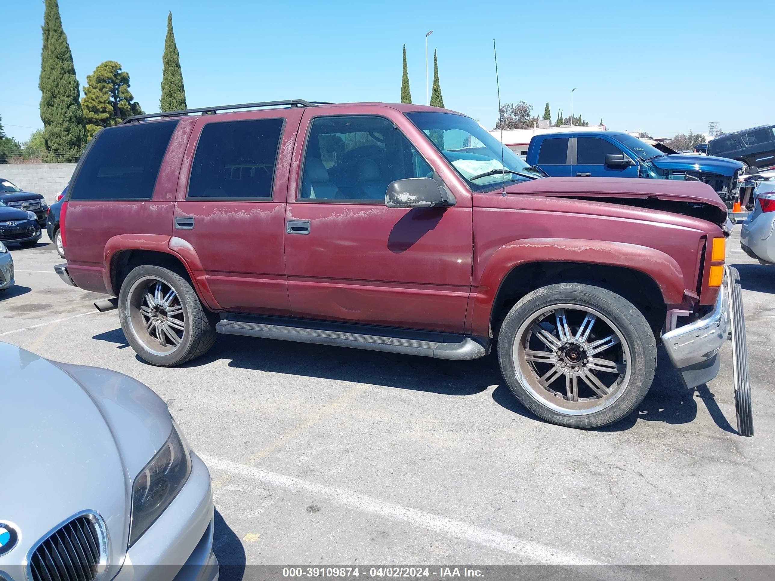 Photo 12 VIN: 1GKEK13R6XJ750138 - GMC YUKON 