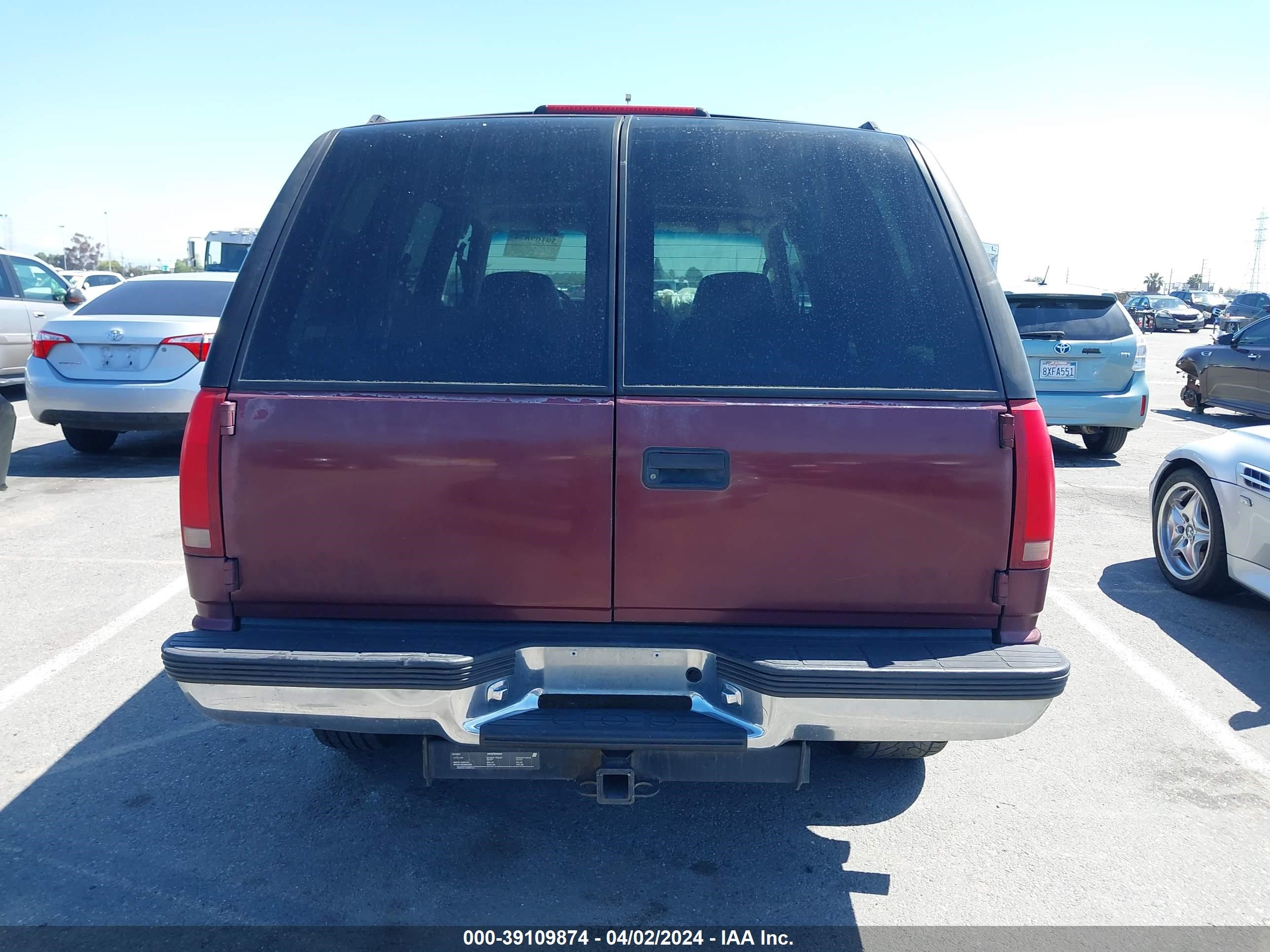 Photo 15 VIN: 1GKEK13R6XJ750138 - GMC YUKON 