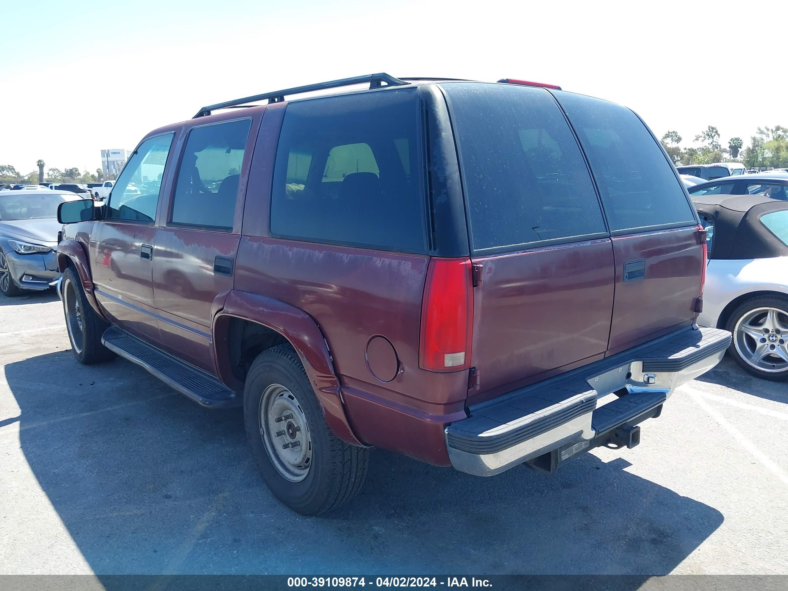 Photo 2 VIN: 1GKEK13R6XJ750138 - GMC YUKON 