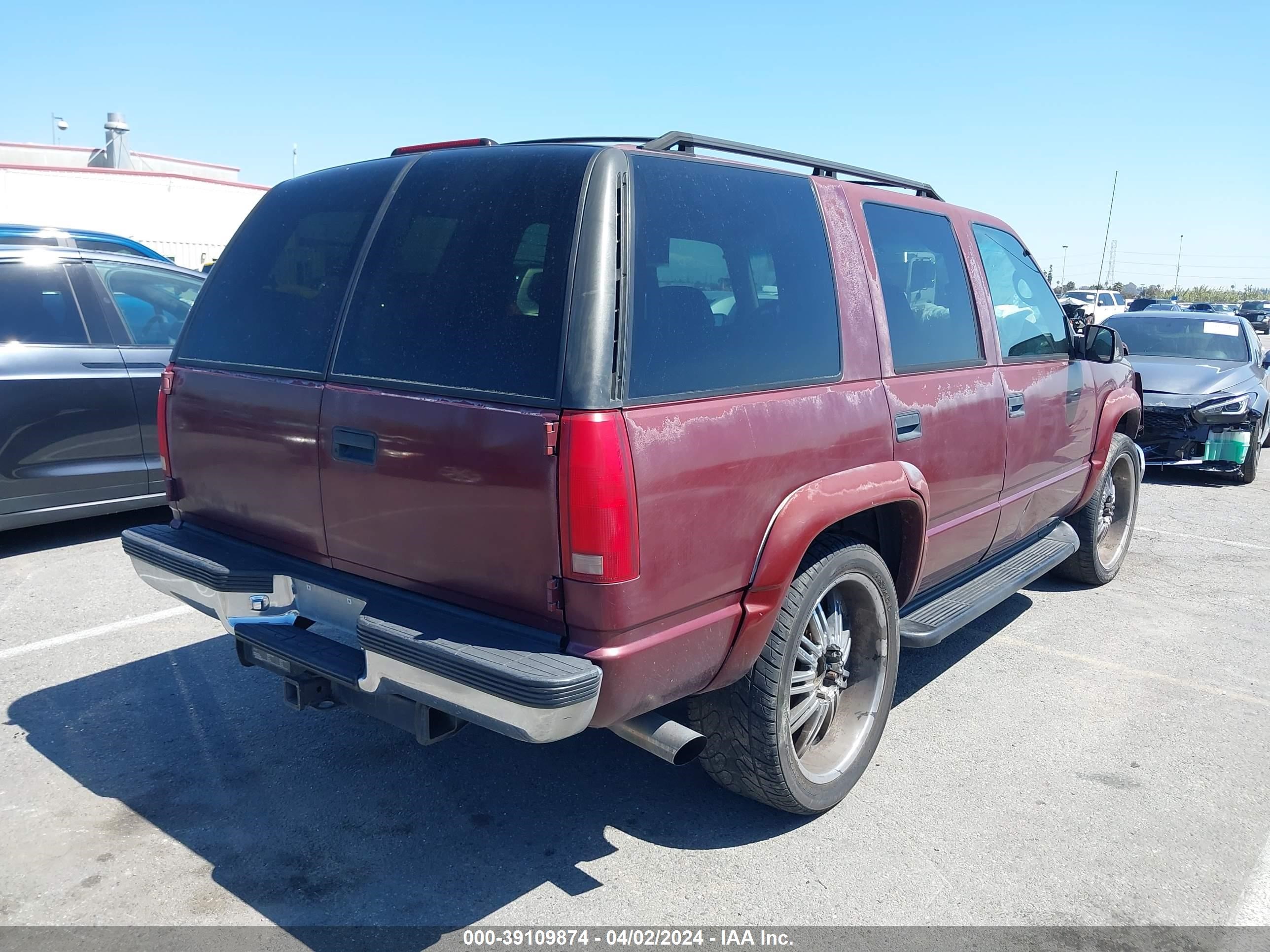 Photo 3 VIN: 1GKEK13R6XJ750138 - GMC YUKON 