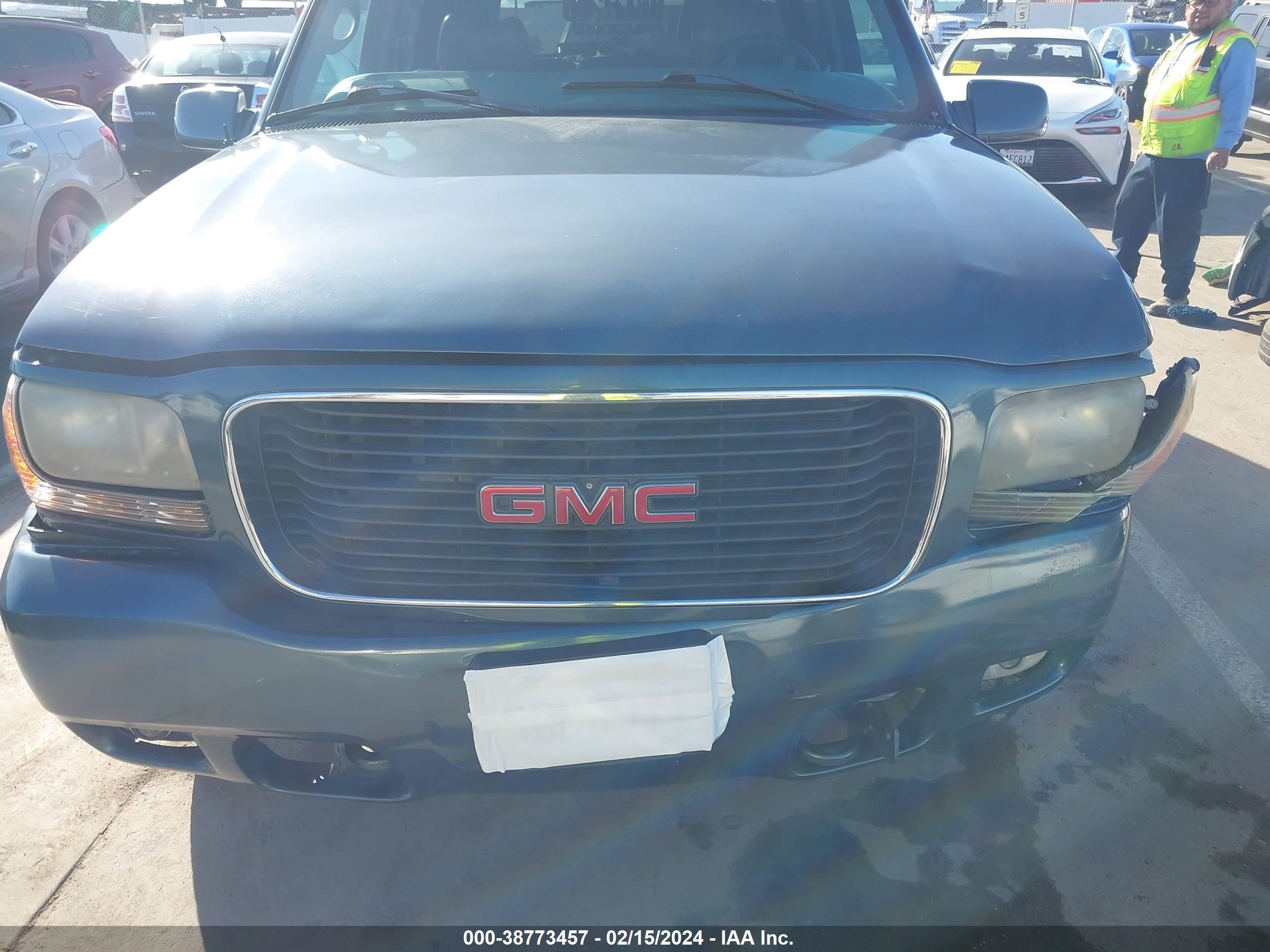 Photo 11 VIN: 1GKEK13R6YR120283 - GMC YUKON 