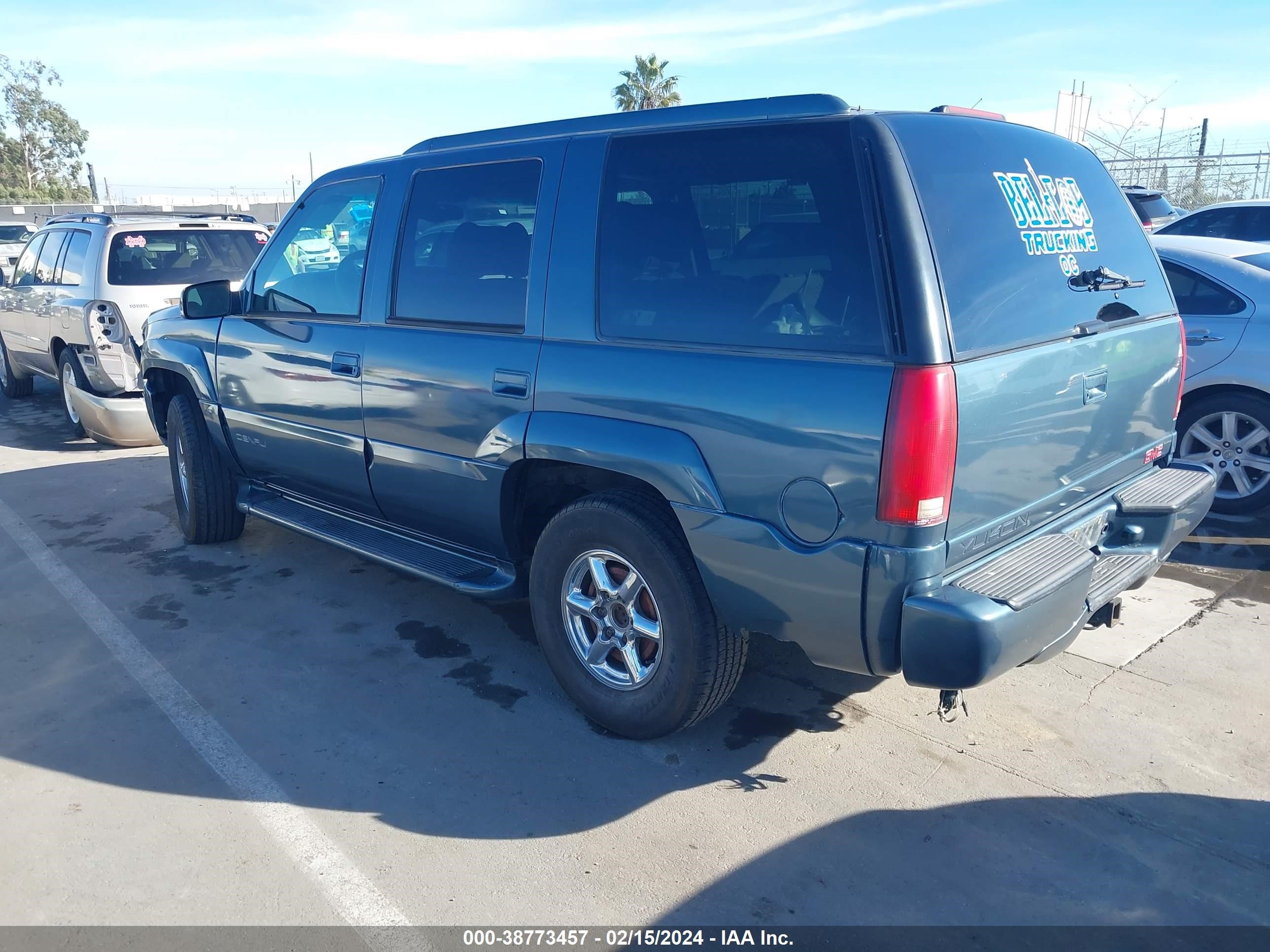 Photo 2 VIN: 1GKEK13R6YR120283 - GMC YUKON 