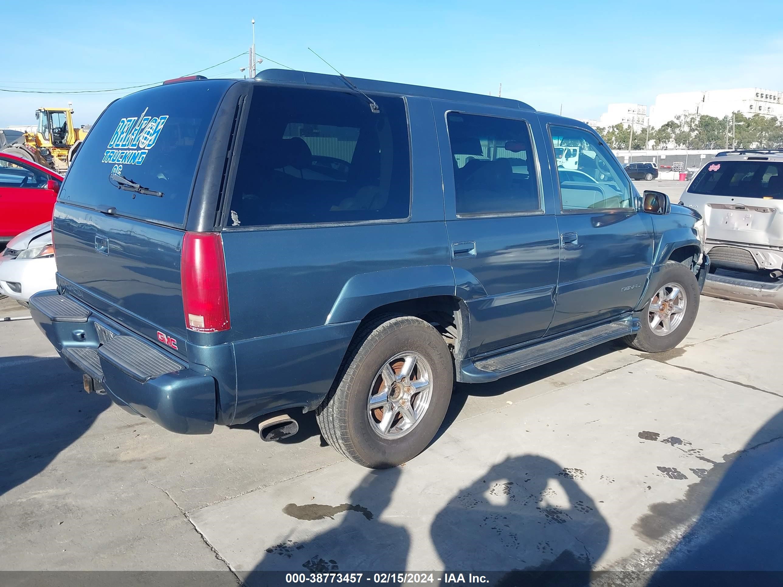 Photo 3 VIN: 1GKEK13R6YR120283 - GMC YUKON 