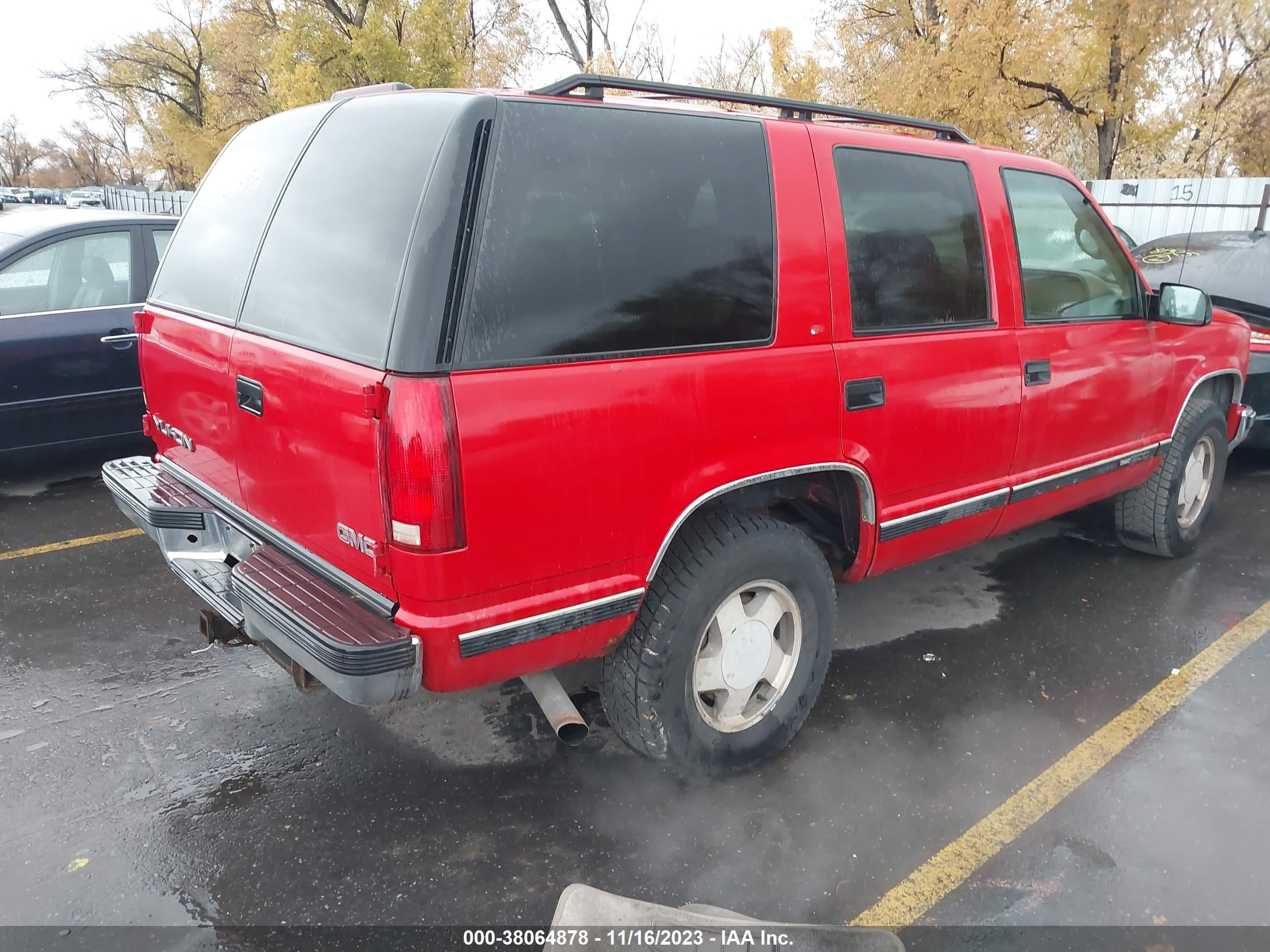 Photo 3 VIN: 1GKEK13R7WJ716790 - GMC YUKON 