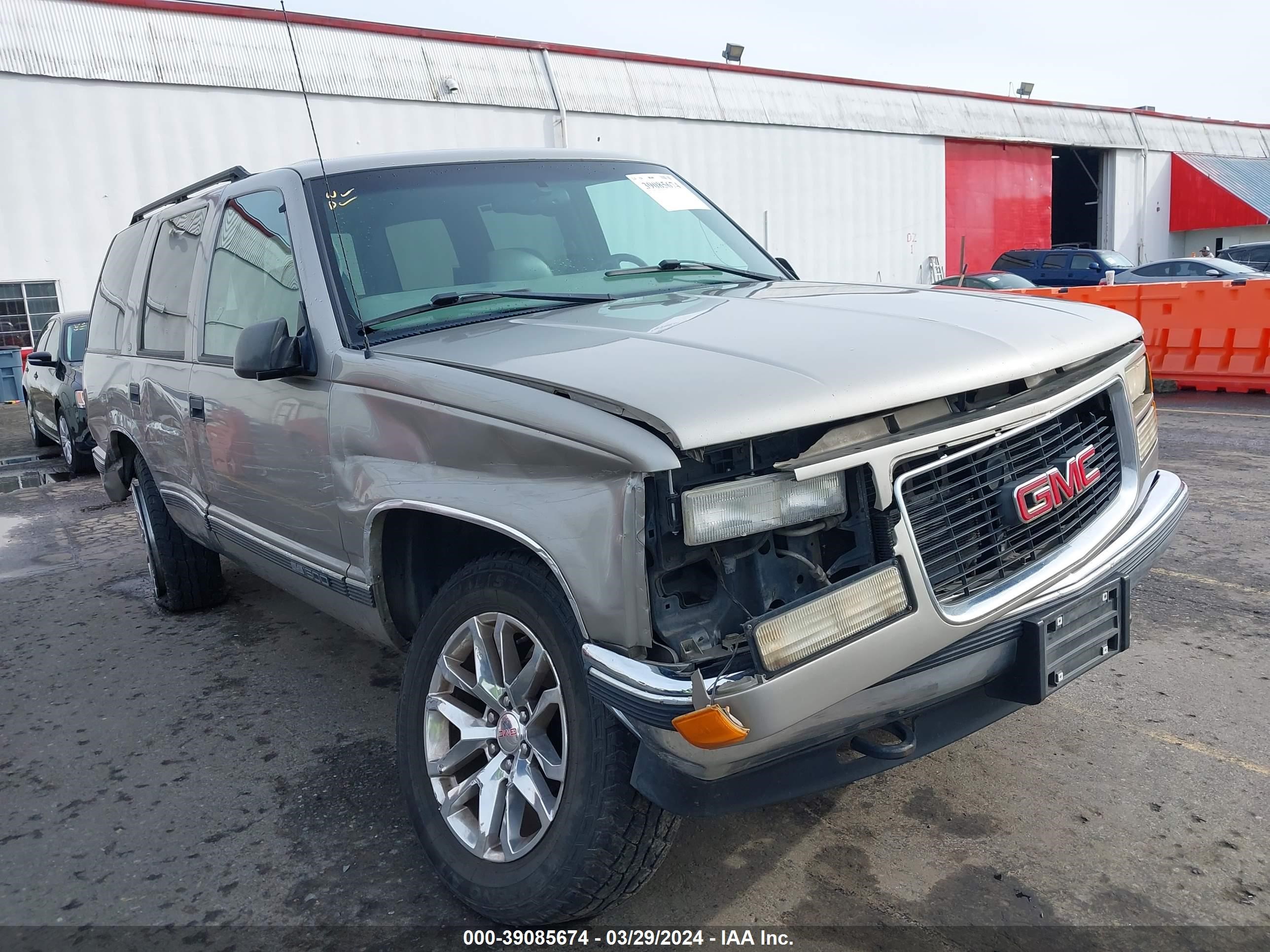 Photo 0 VIN: 1GKEK13R7XJ766784 - GMC YUKON 