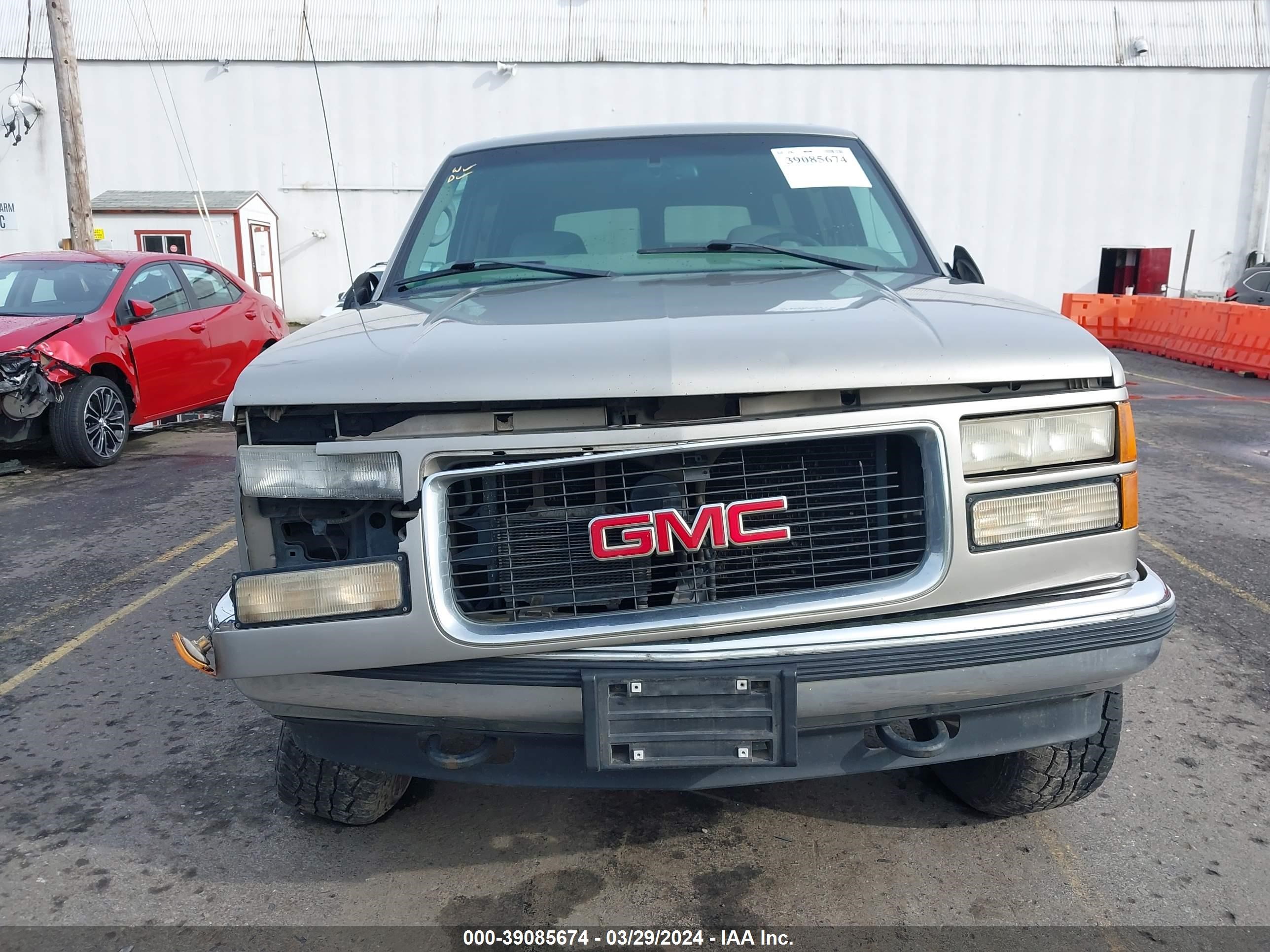 Photo 11 VIN: 1GKEK13R7XJ766784 - GMC YUKON 