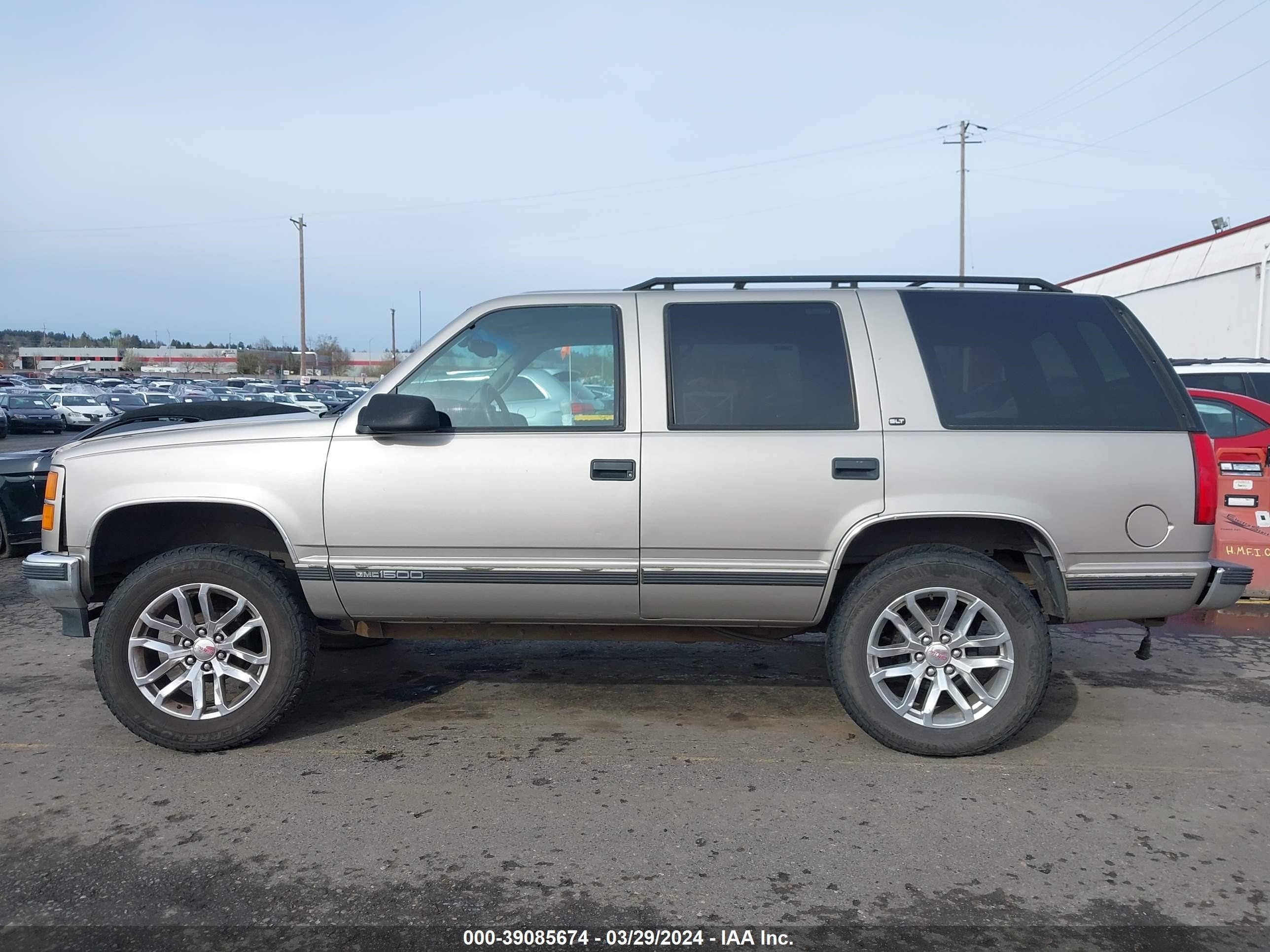 Photo 13 VIN: 1GKEK13R7XJ766784 - GMC YUKON 