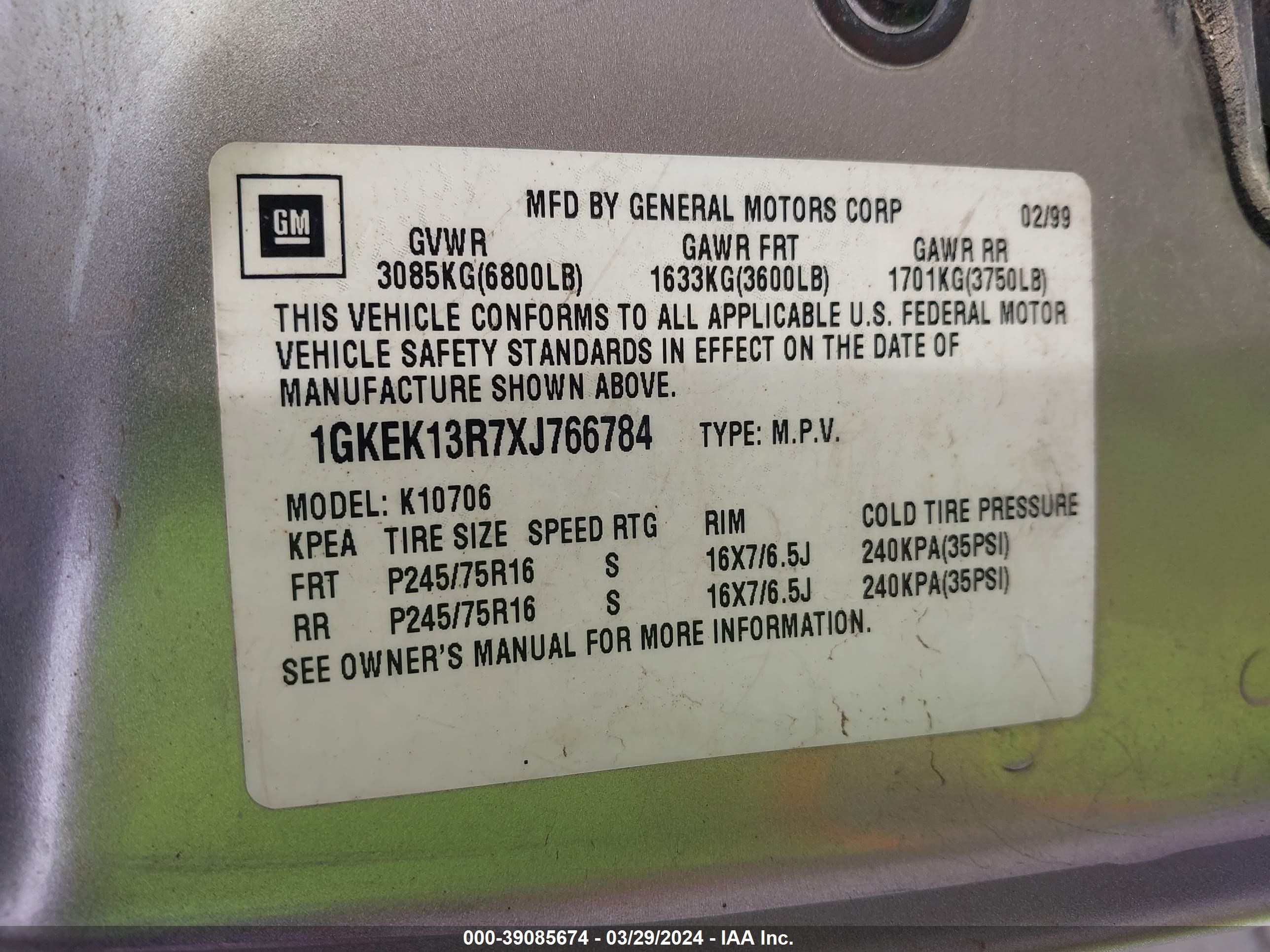 Photo 8 VIN: 1GKEK13R7XJ766784 - GMC YUKON 