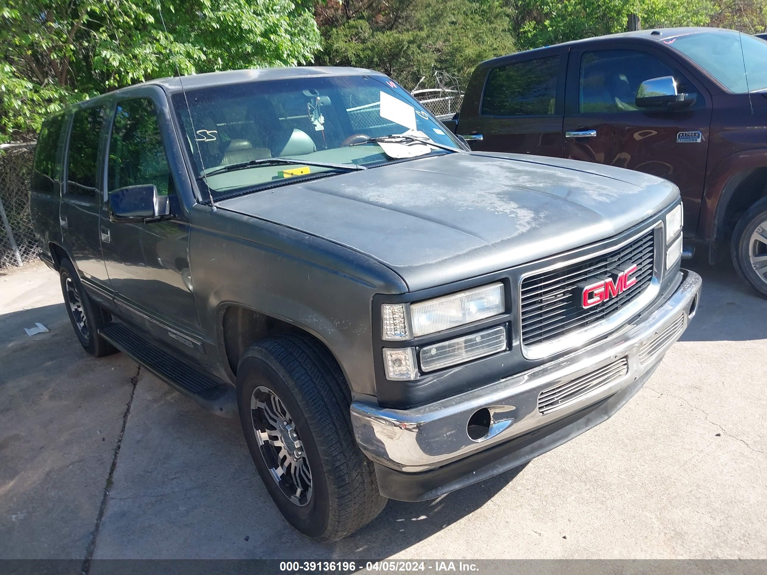 Photo 0 VIN: 1GKEK13R9XJ715013 - GMC YUKON 