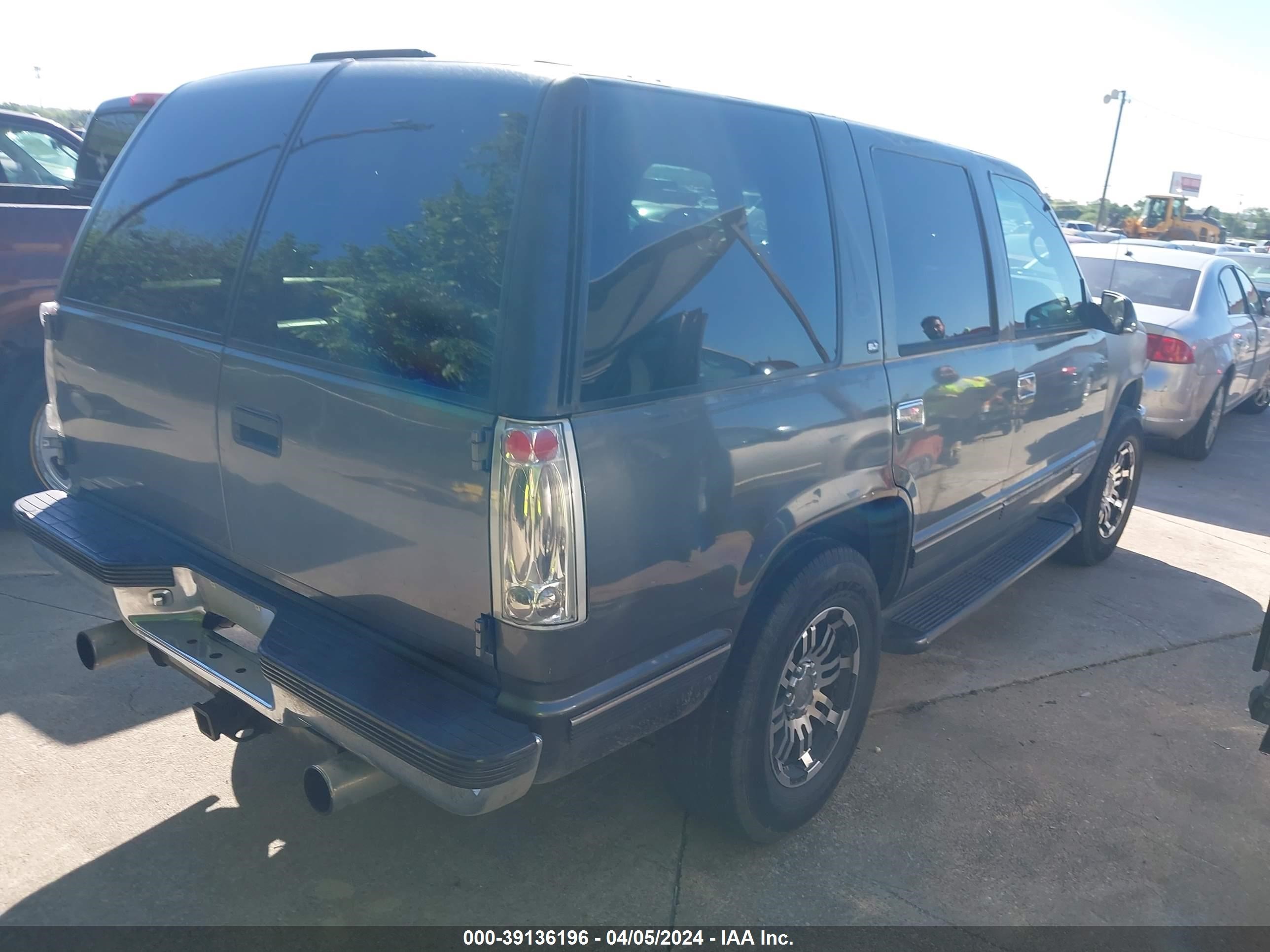 Photo 3 VIN: 1GKEK13R9XJ715013 - GMC YUKON 