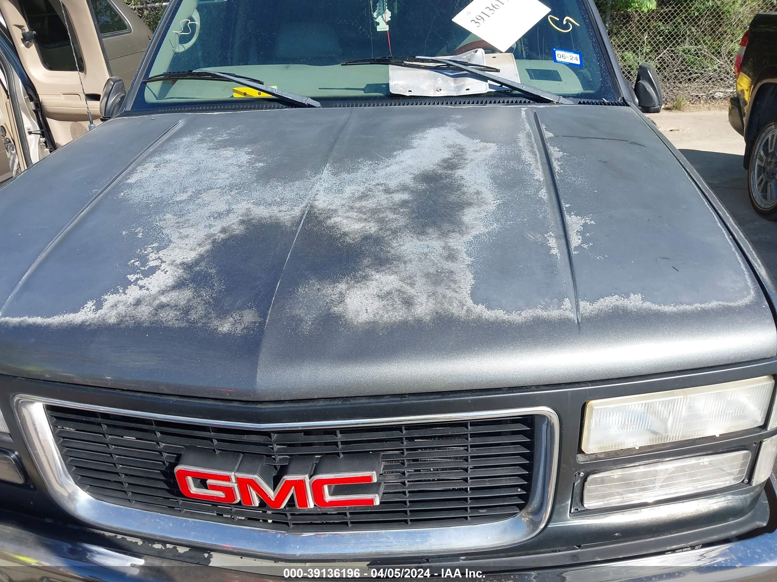 Photo 9 VIN: 1GKEK13R9XJ715013 - GMC YUKON 