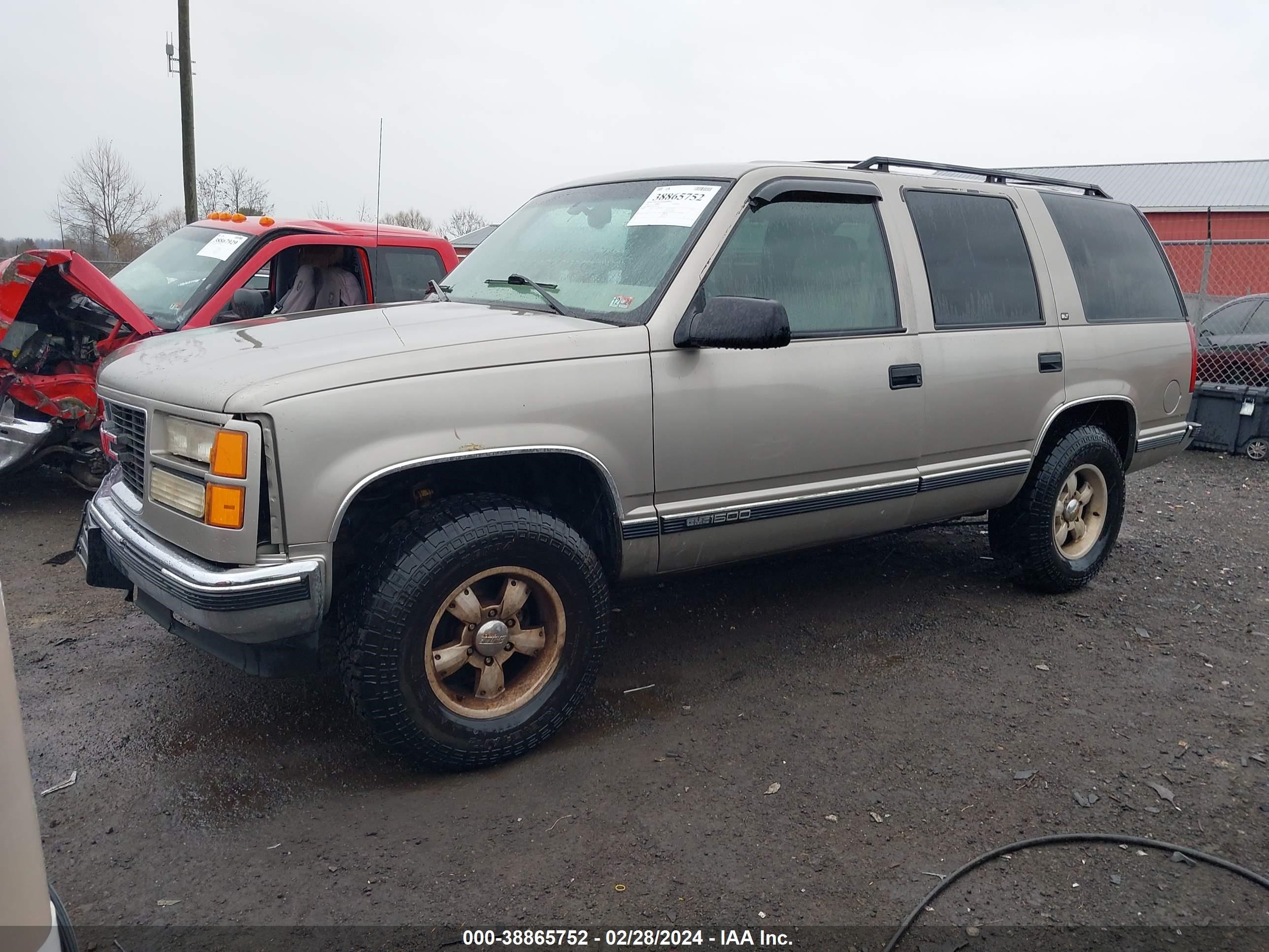 Photo 1 VIN: 1GKEK13R9XJ796496 - GMC YUKON 