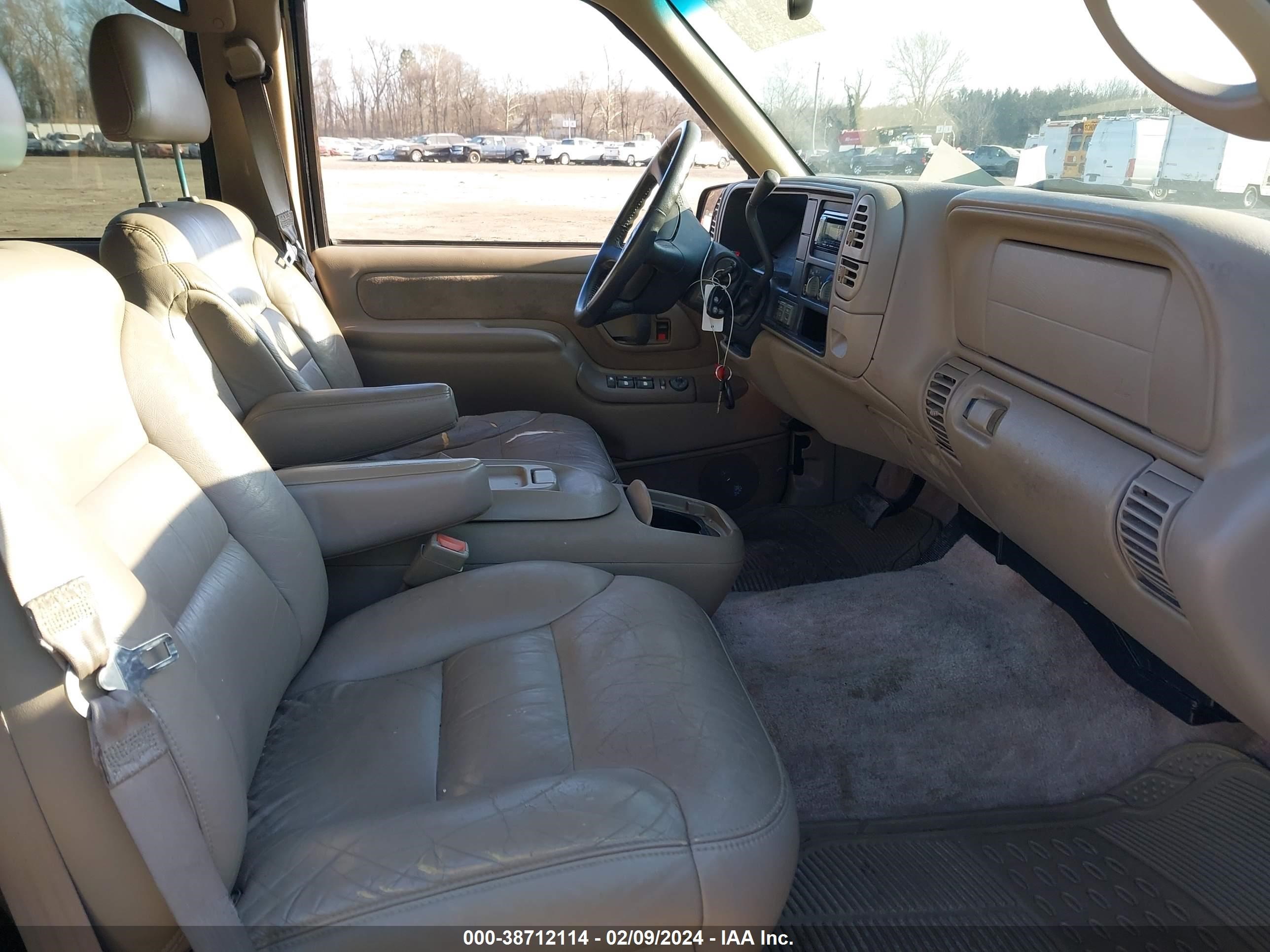 Photo 4 VIN: 1GKEK13RXWJ736287 - GMC YUKON 