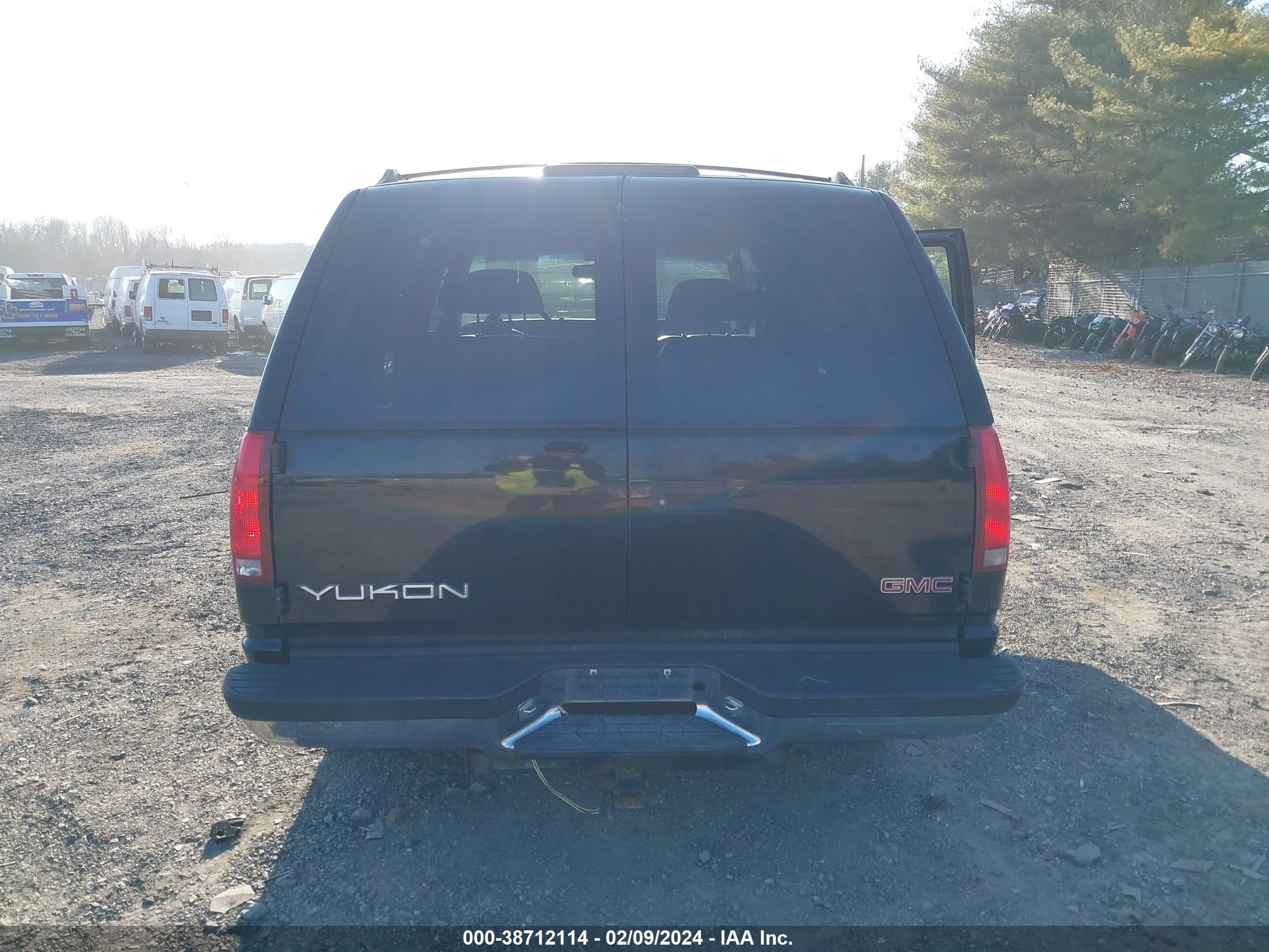 Photo 5 VIN: 1GKEK13RXWJ736287 - GMC YUKON 