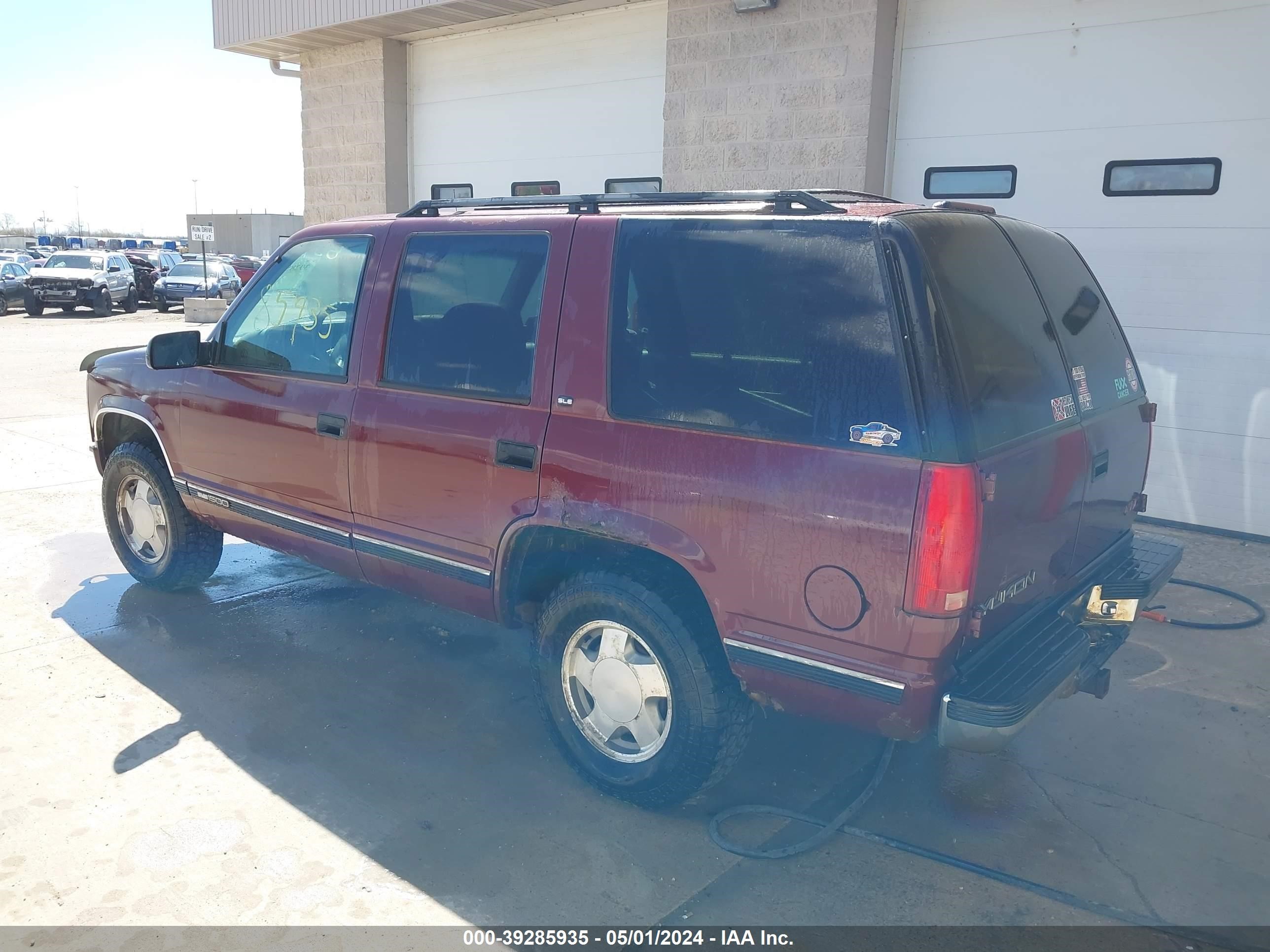 Photo 2 VIN: 1GKEK13RXXJ760865 - GMC YUKON 