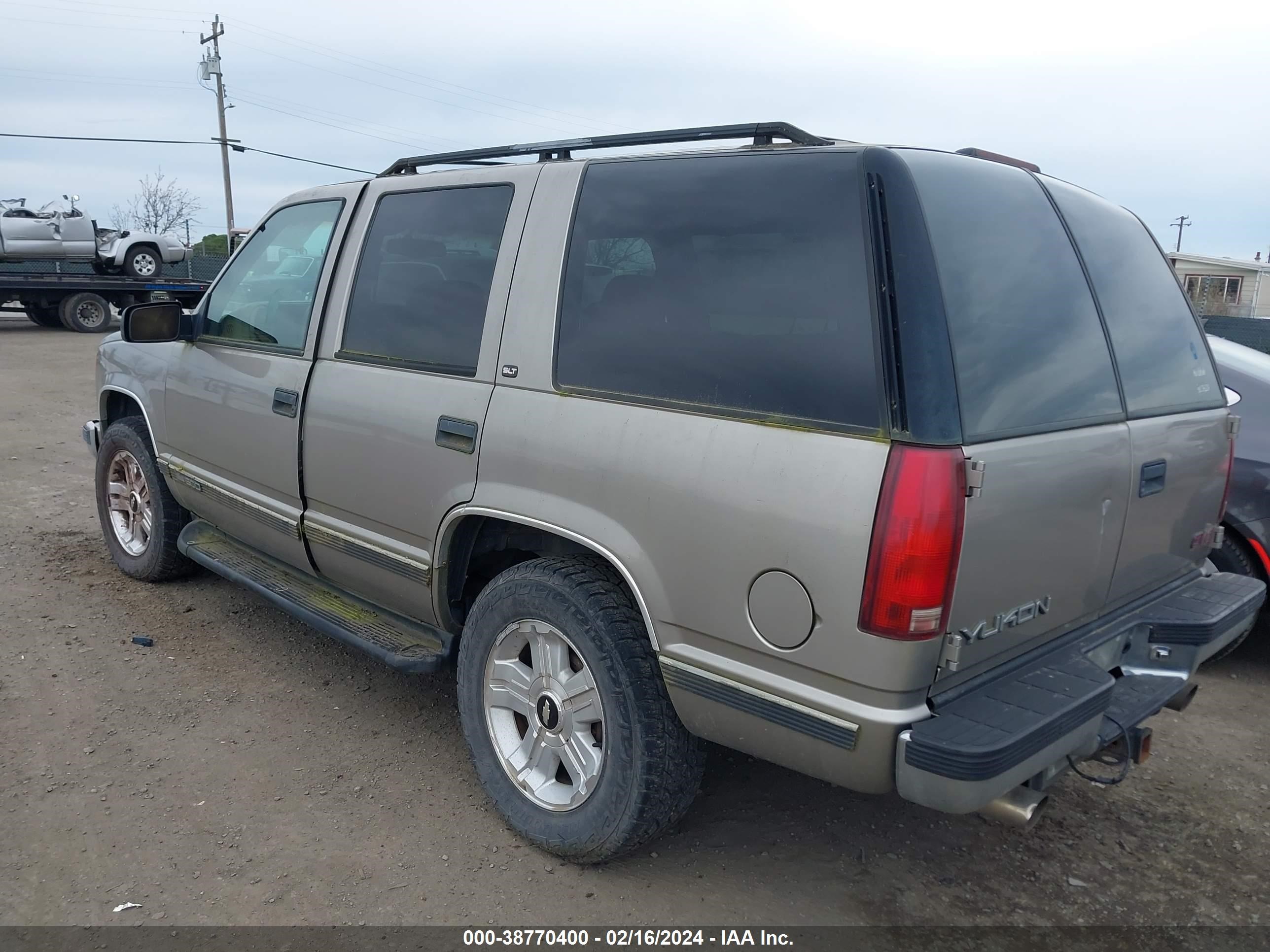 Photo 2 VIN: 1GKEK13RXXJ763961 - GMC YUKON 