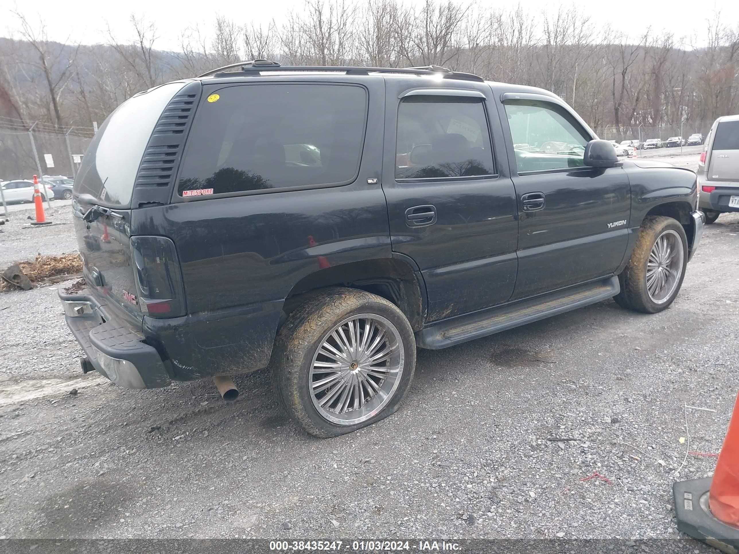 Photo 3 VIN: 1GKEK13T01R207937 - GMC YUKON 