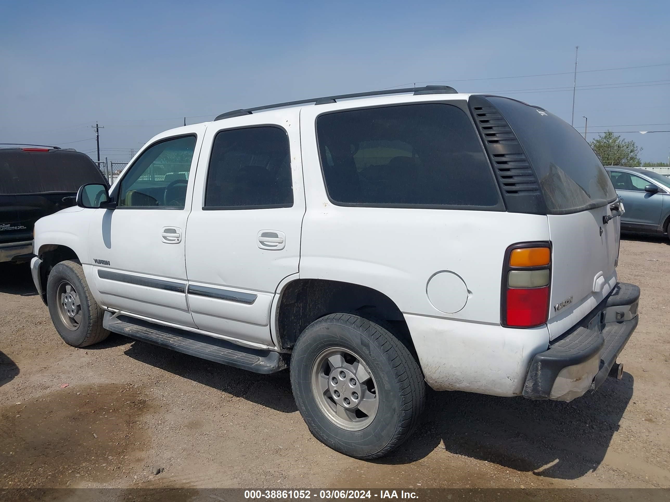 Photo 2 VIN: 1GKEK13T35R226620 - GMC YUKON 