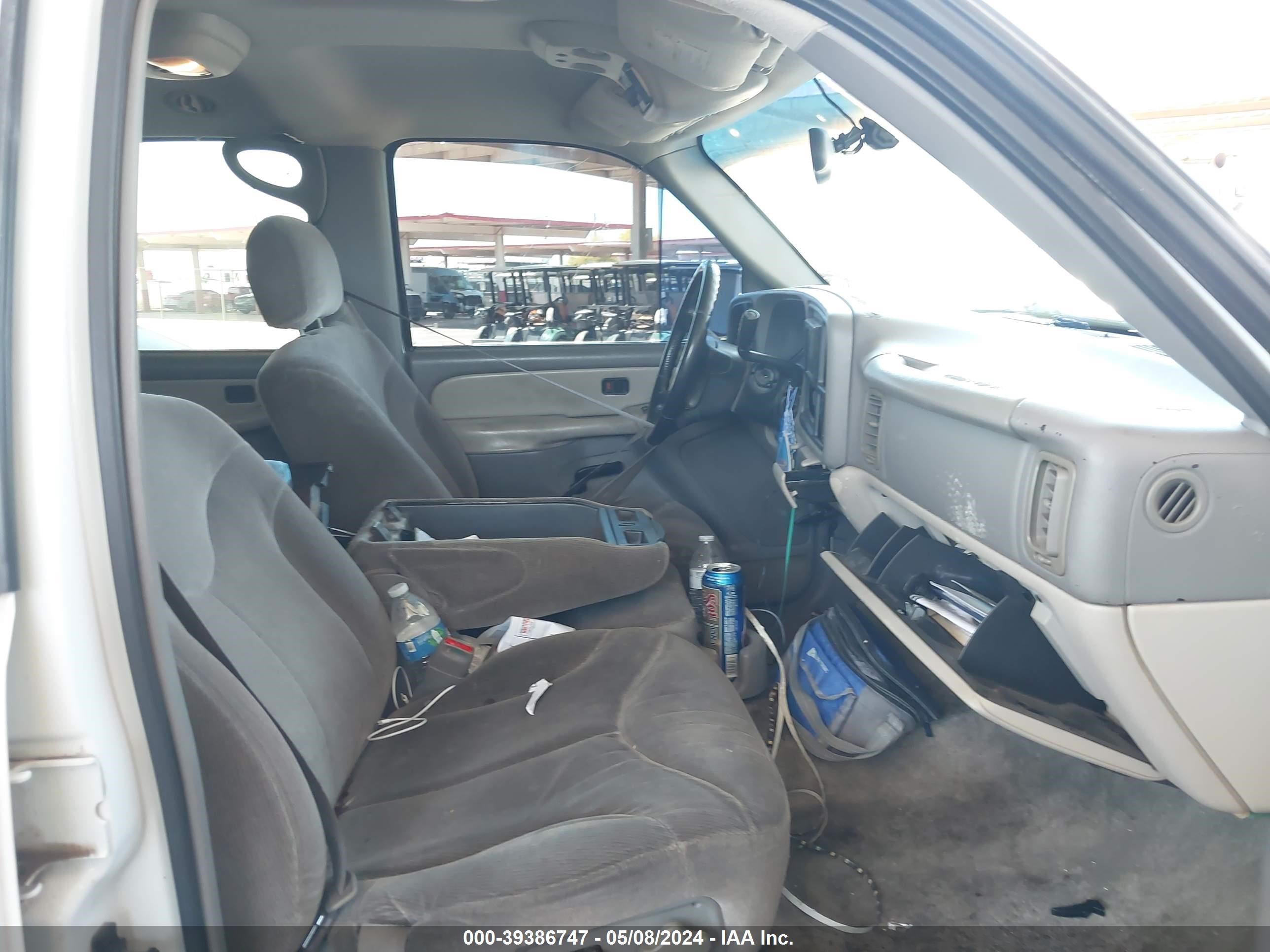 Photo 4 VIN: 1GKEK13T61J160766 - GMC YUKON 