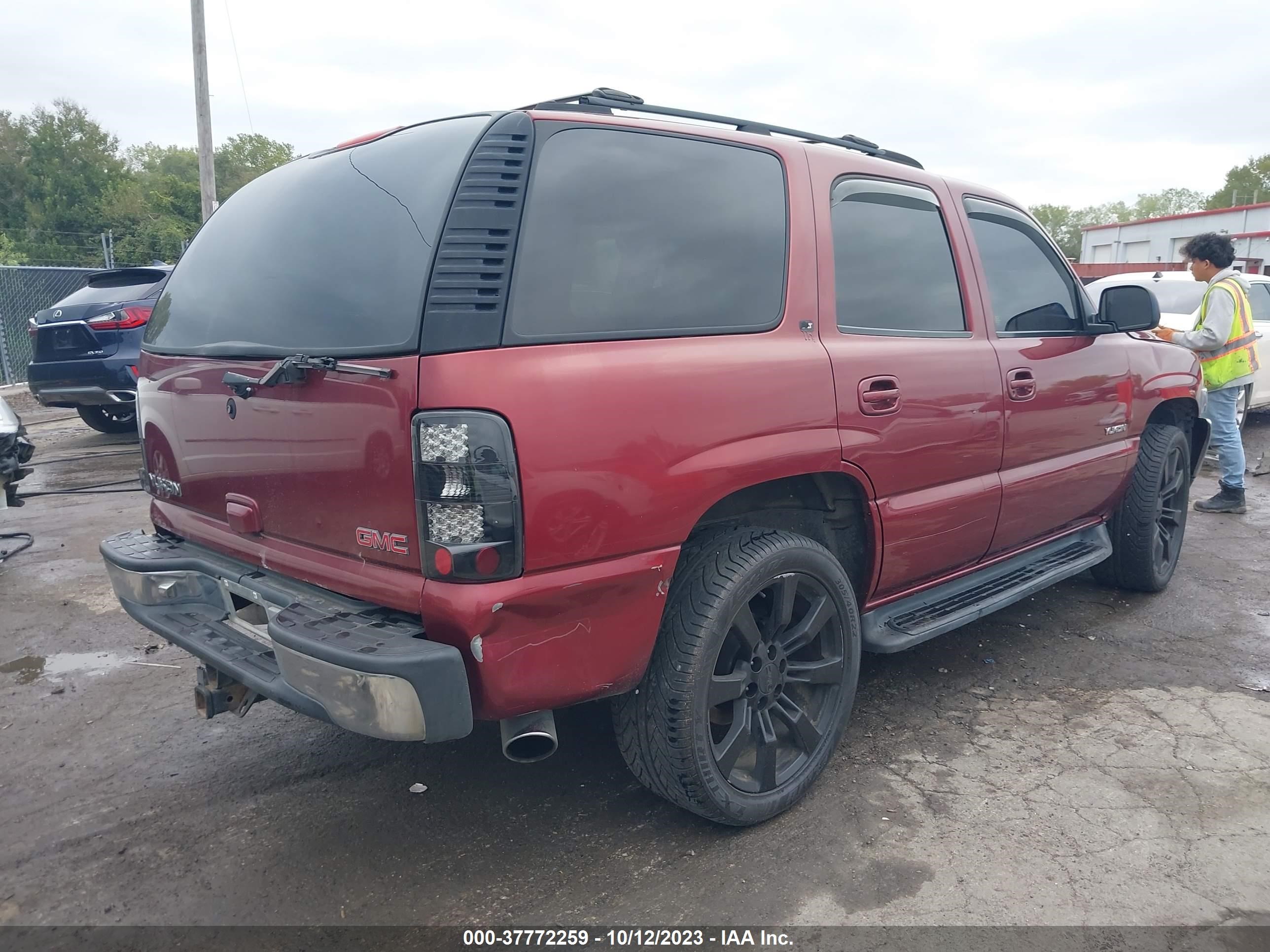 Photo 3 VIN: 1GKEK13T91R137810 - GMC YUKON 