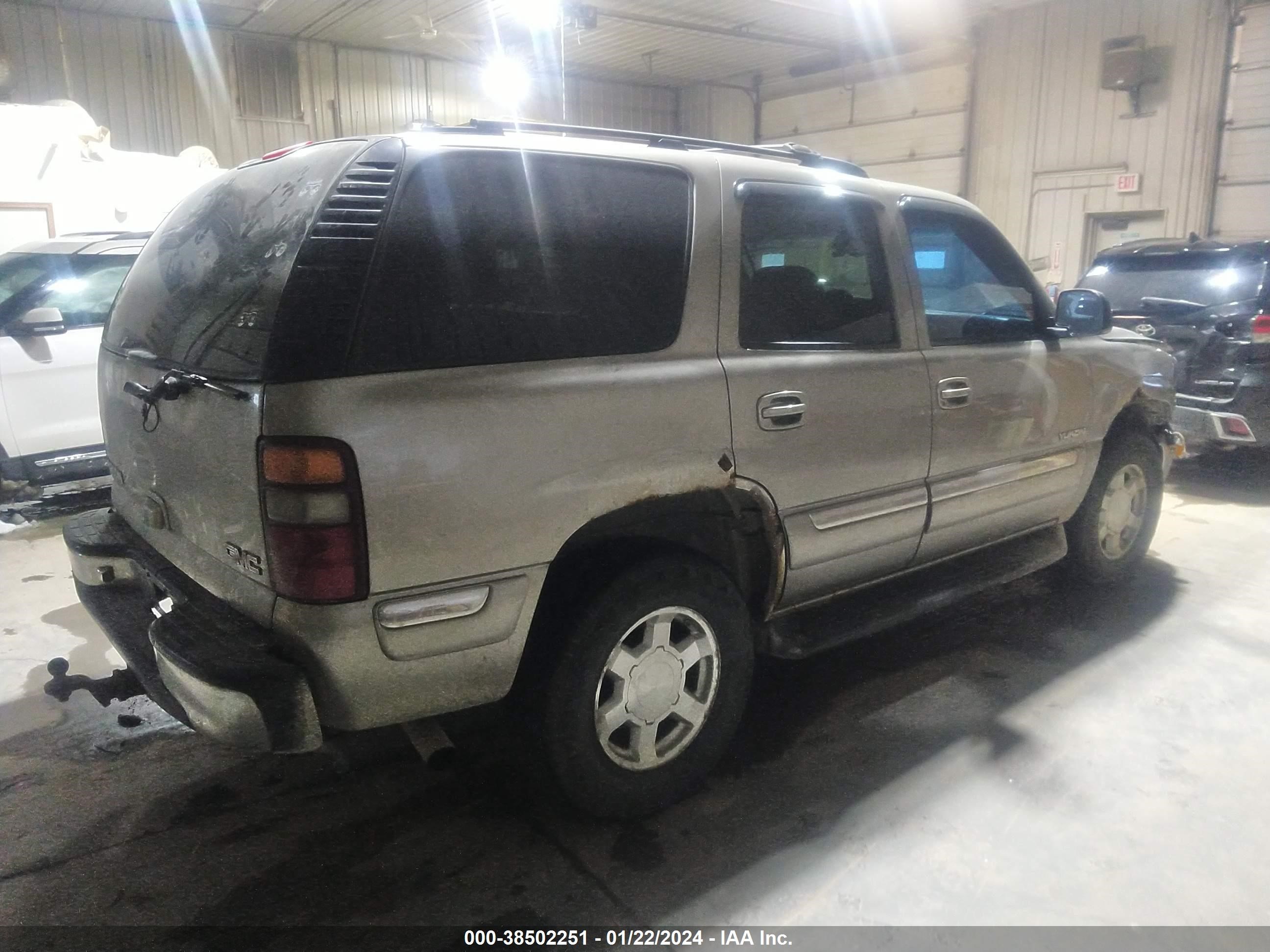 Photo 3 VIN: 1GKEK13TX1J143095 - GMC YUKON 