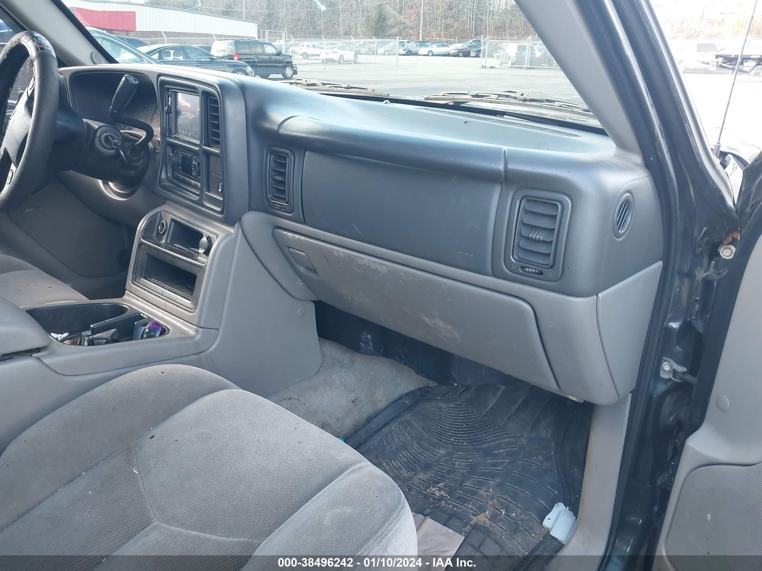 Photo 4 VIN: 1GKEK13TX5J259709 - GMC YUKON 