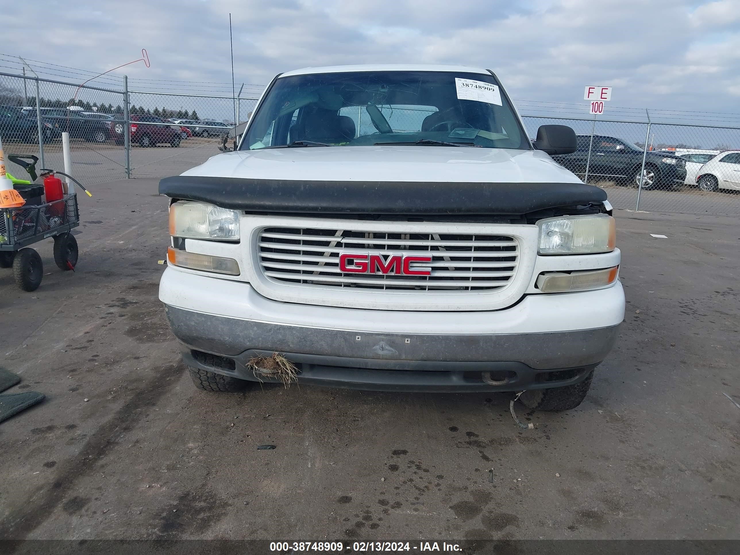 Photo 10 VIN: 1GKEK13TXYJ111872 - GMC YUKON 