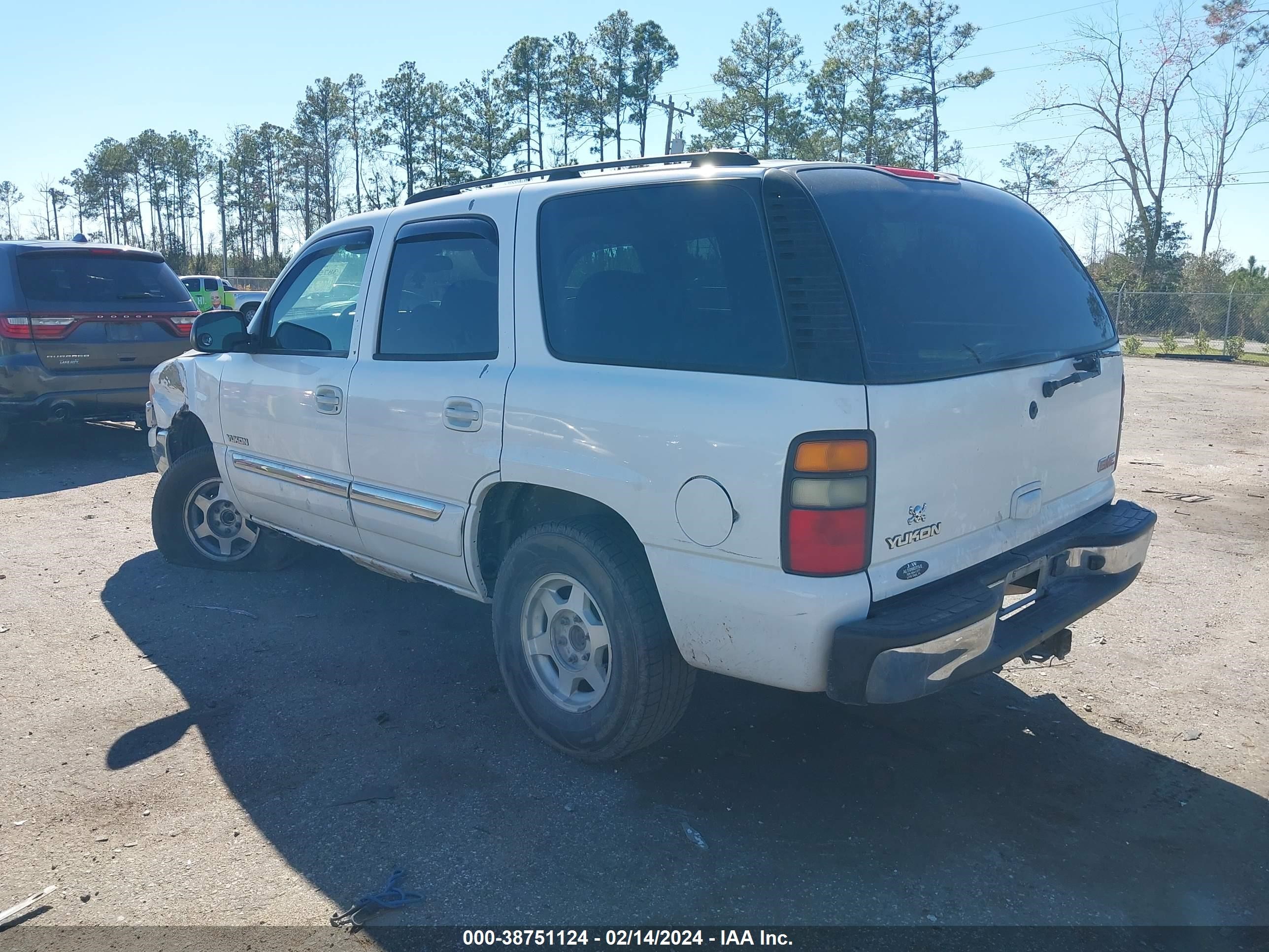 Photo 2 VIN: 1GKEK13VX4R166612 - GMC YUKON 