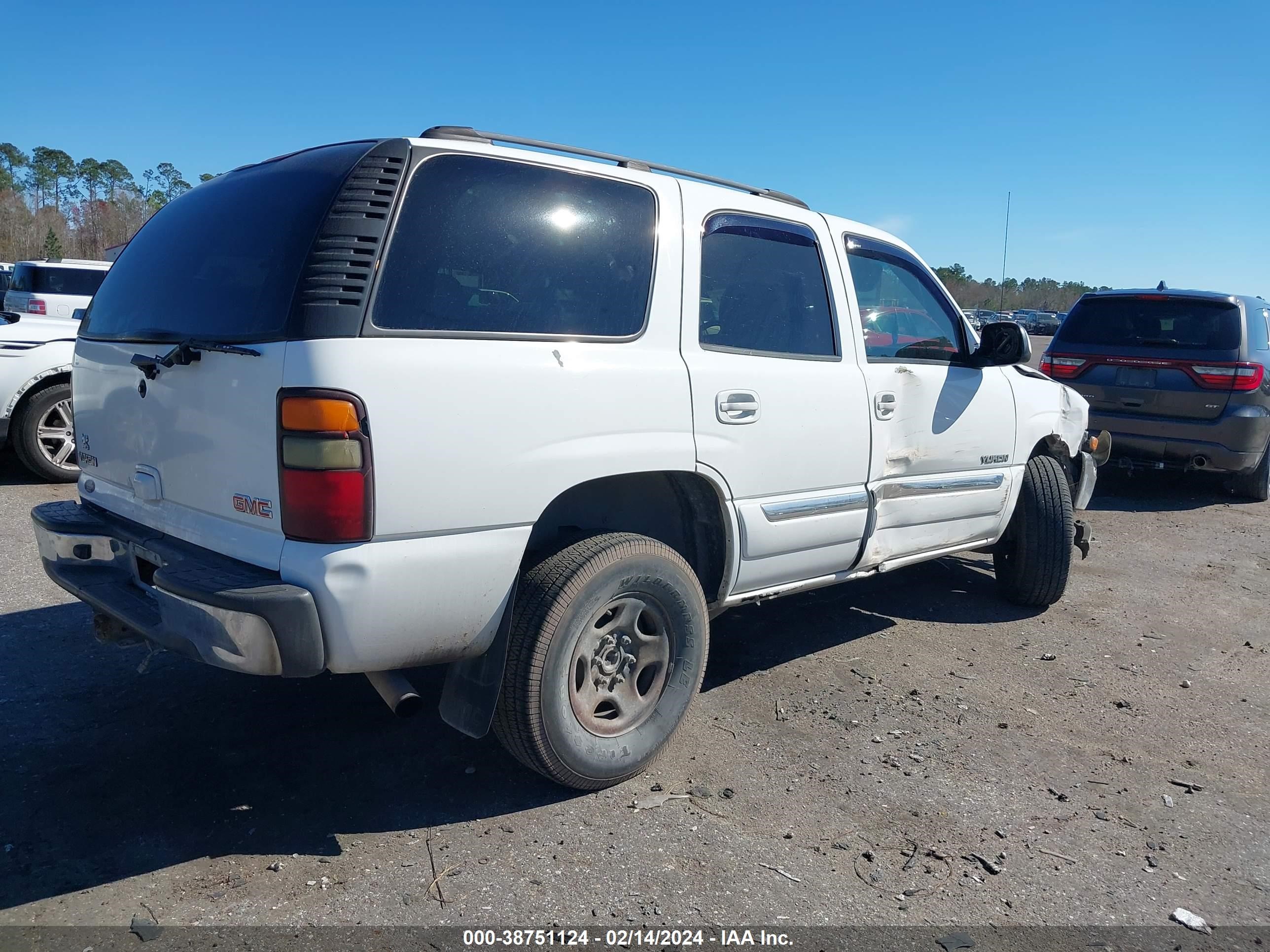 Photo 3 VIN: 1GKEK13VX4R166612 - GMC YUKON 