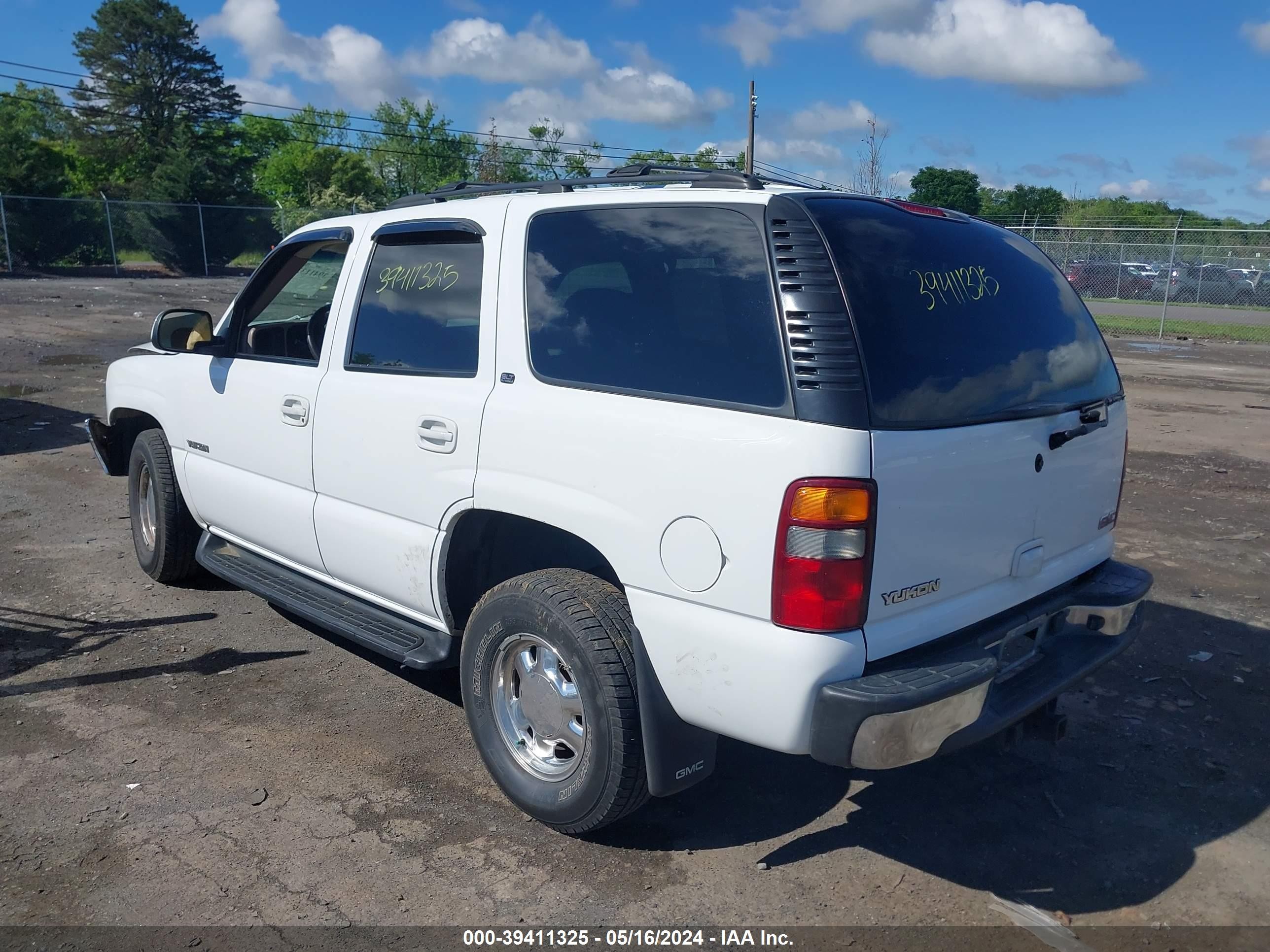 Photo 2 VIN: 1GKEK13Z03R180939 - GMC YUKON 